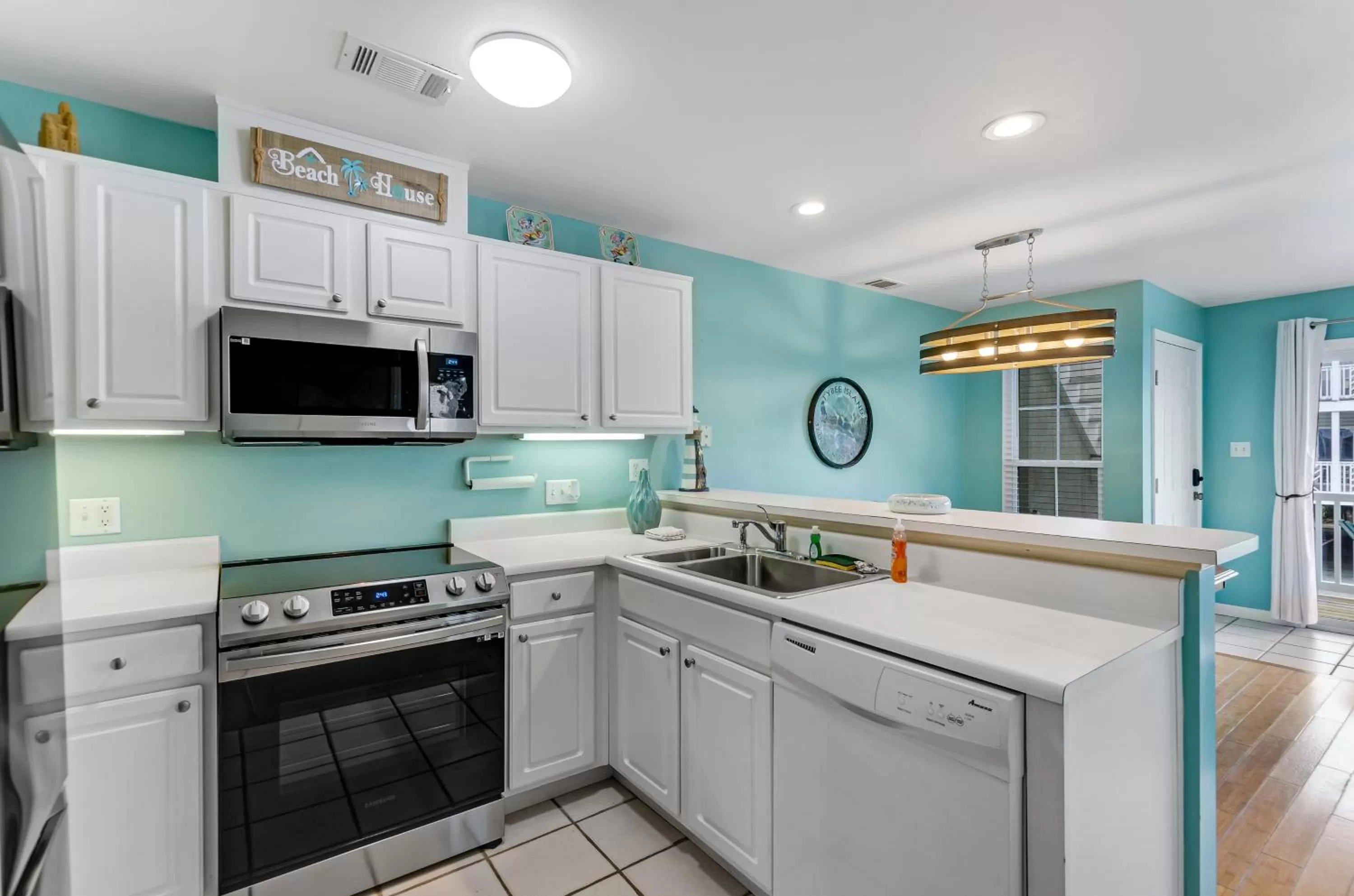 Kitchen/Kitchenette in South Beach Views