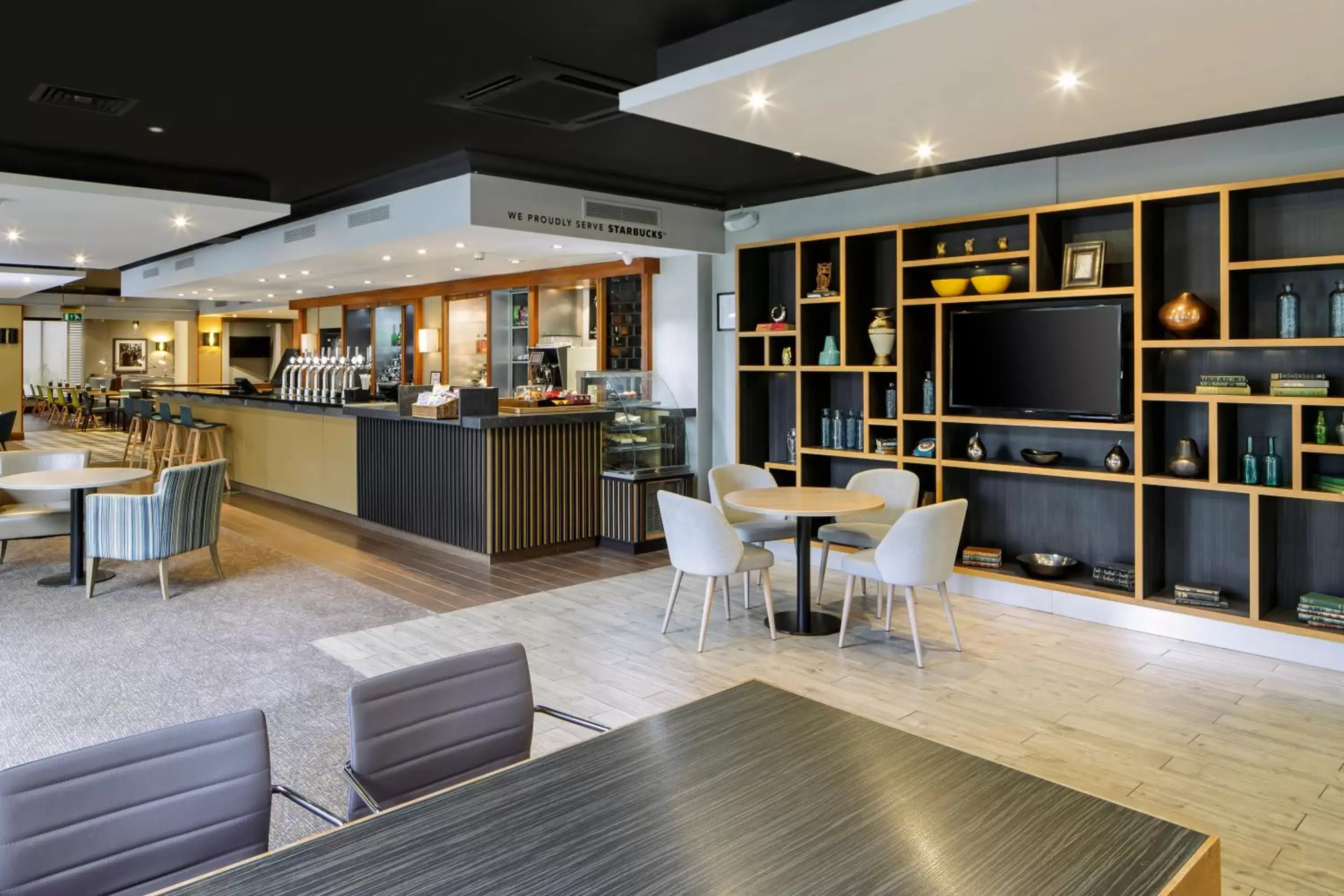 Lounge or bar in Holiday Inn Peterborough West by IHG Lounge or bar in Holiday Inn Peterborough West by IHG