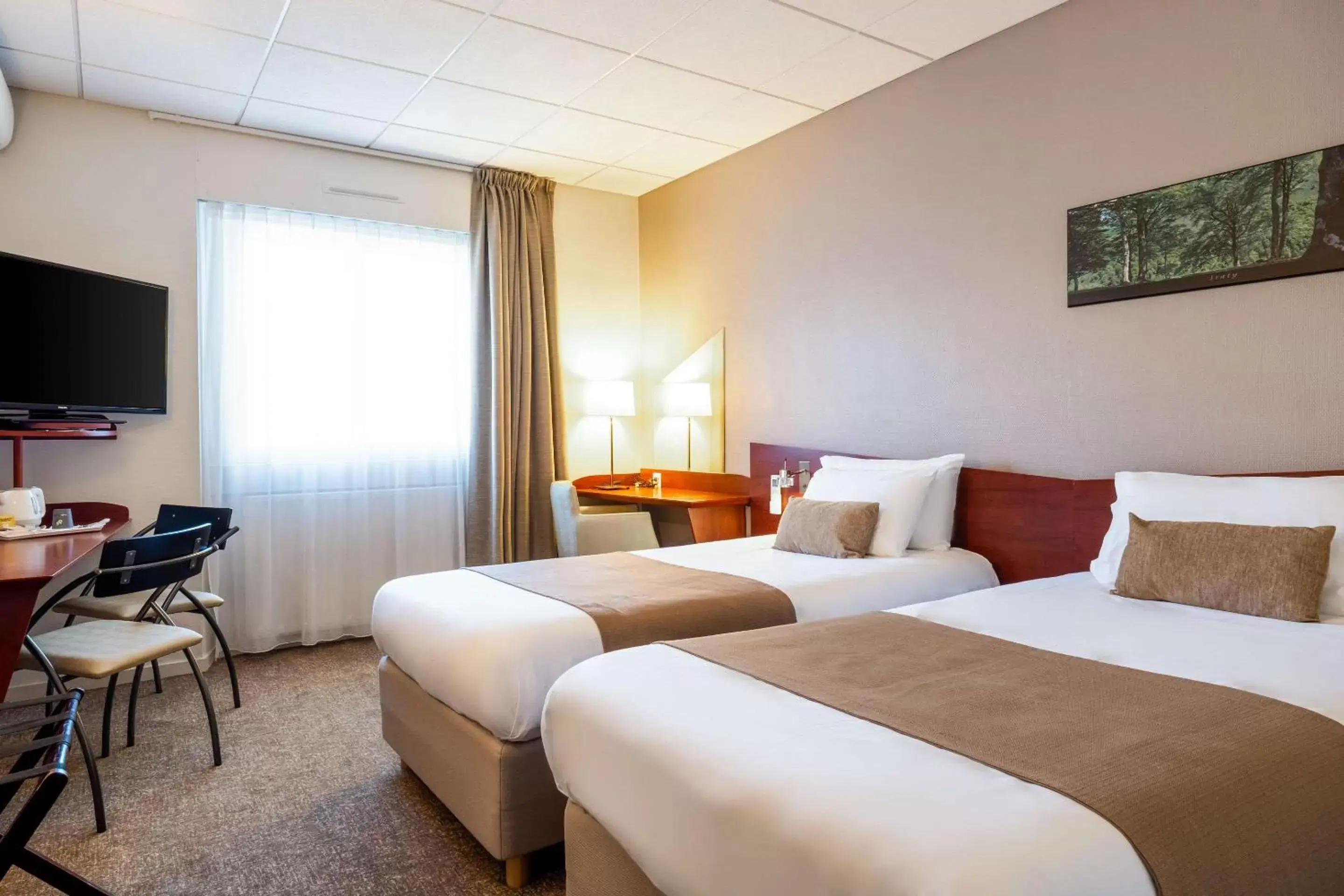 Photo of the whole room, Bed in Quality Hotel Pau Centre Bosquet