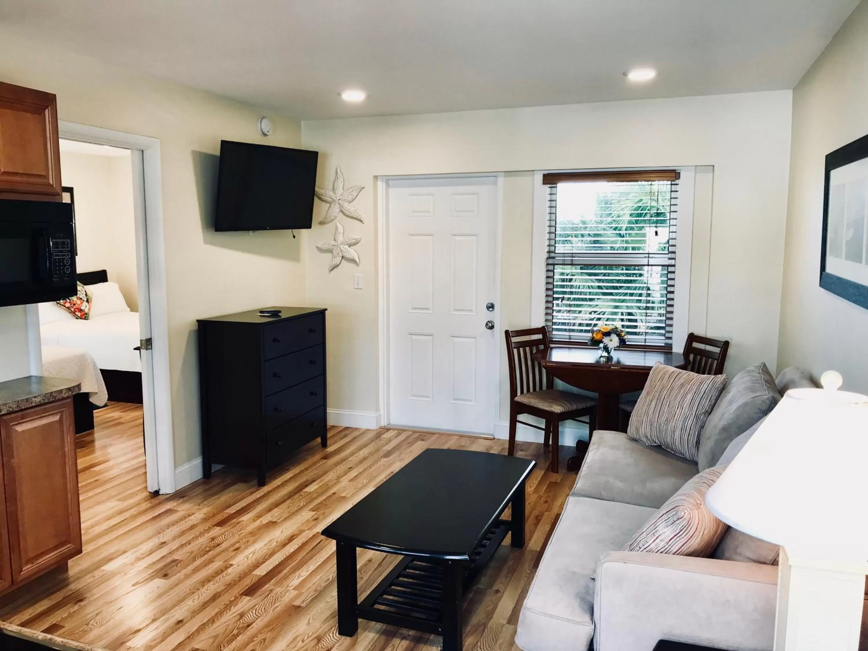 Living room in Harborside Motel & Marina