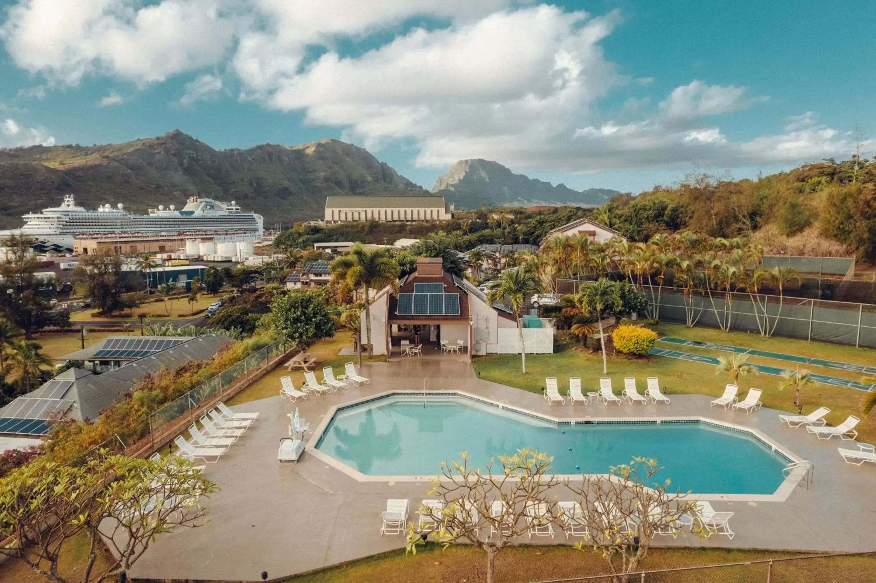 Property building, Pool View in Banyan Harbor Resort