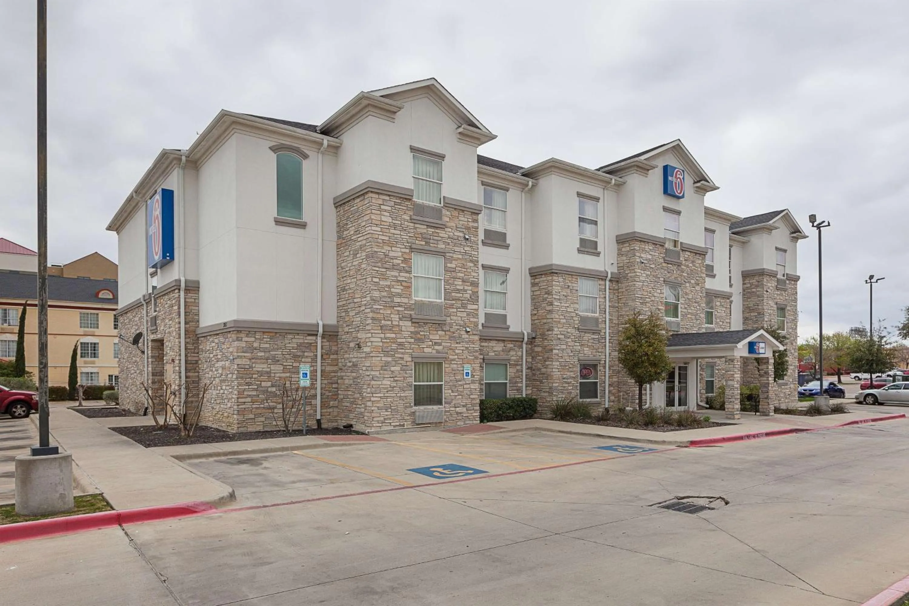 Property building in Motel 6-Fort Worth, TX