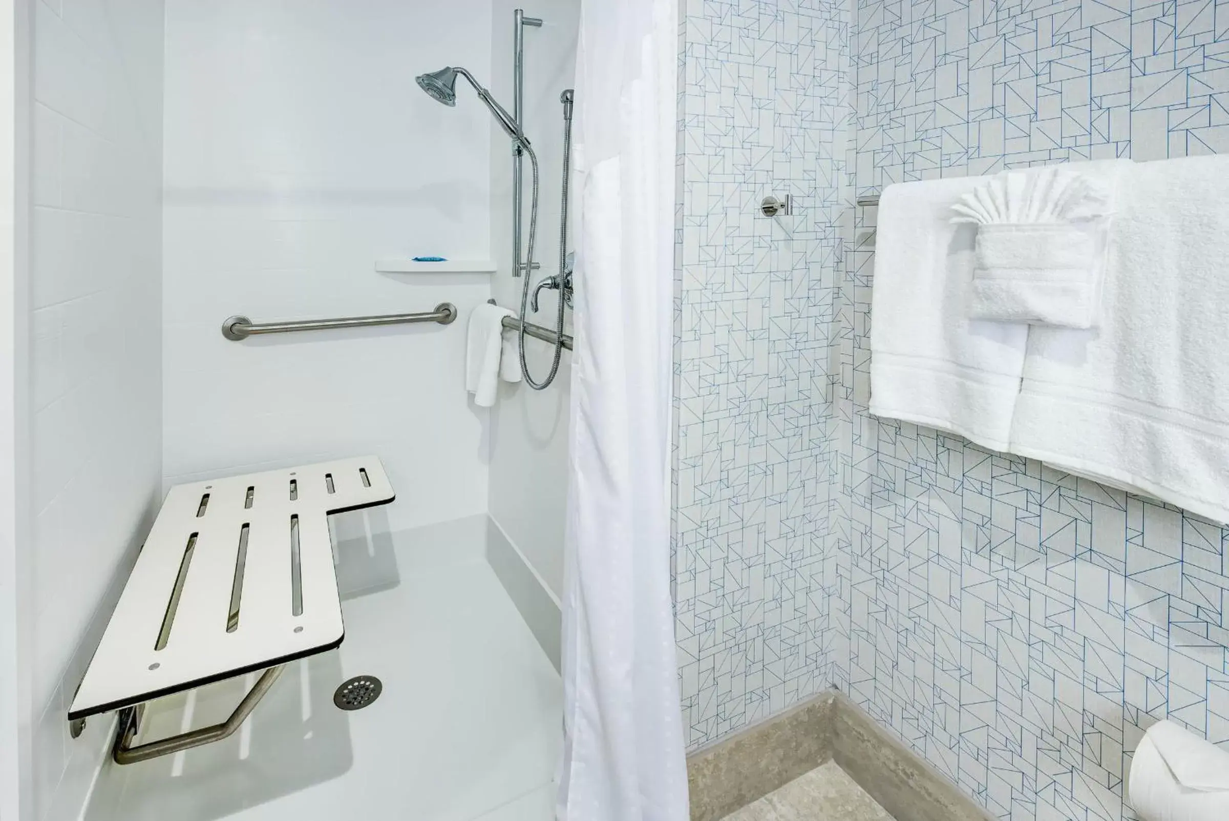 Shower, Bathroom in Holiday Inn Express Woodbridge, an IHG Hotel