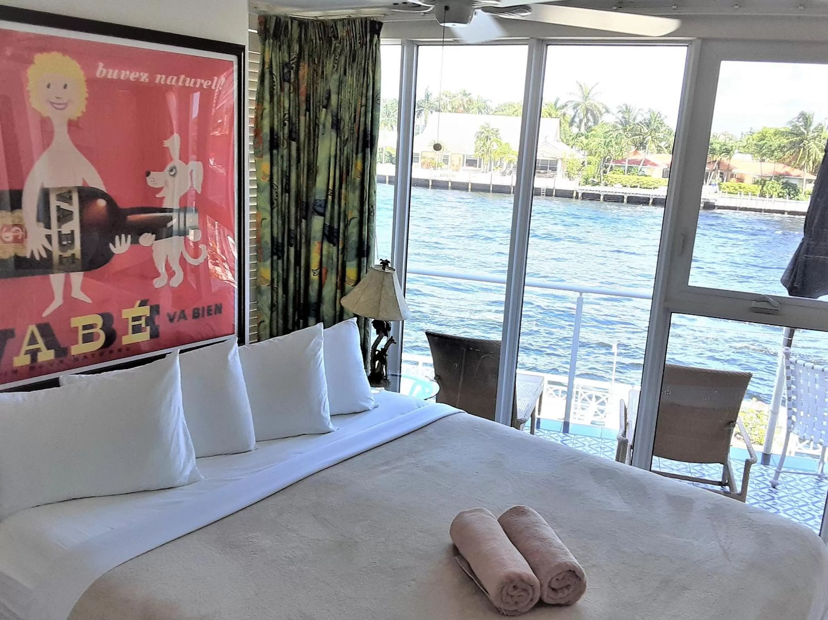 View (from property/room), Bed in Manhattan Tower Apartment Hotel