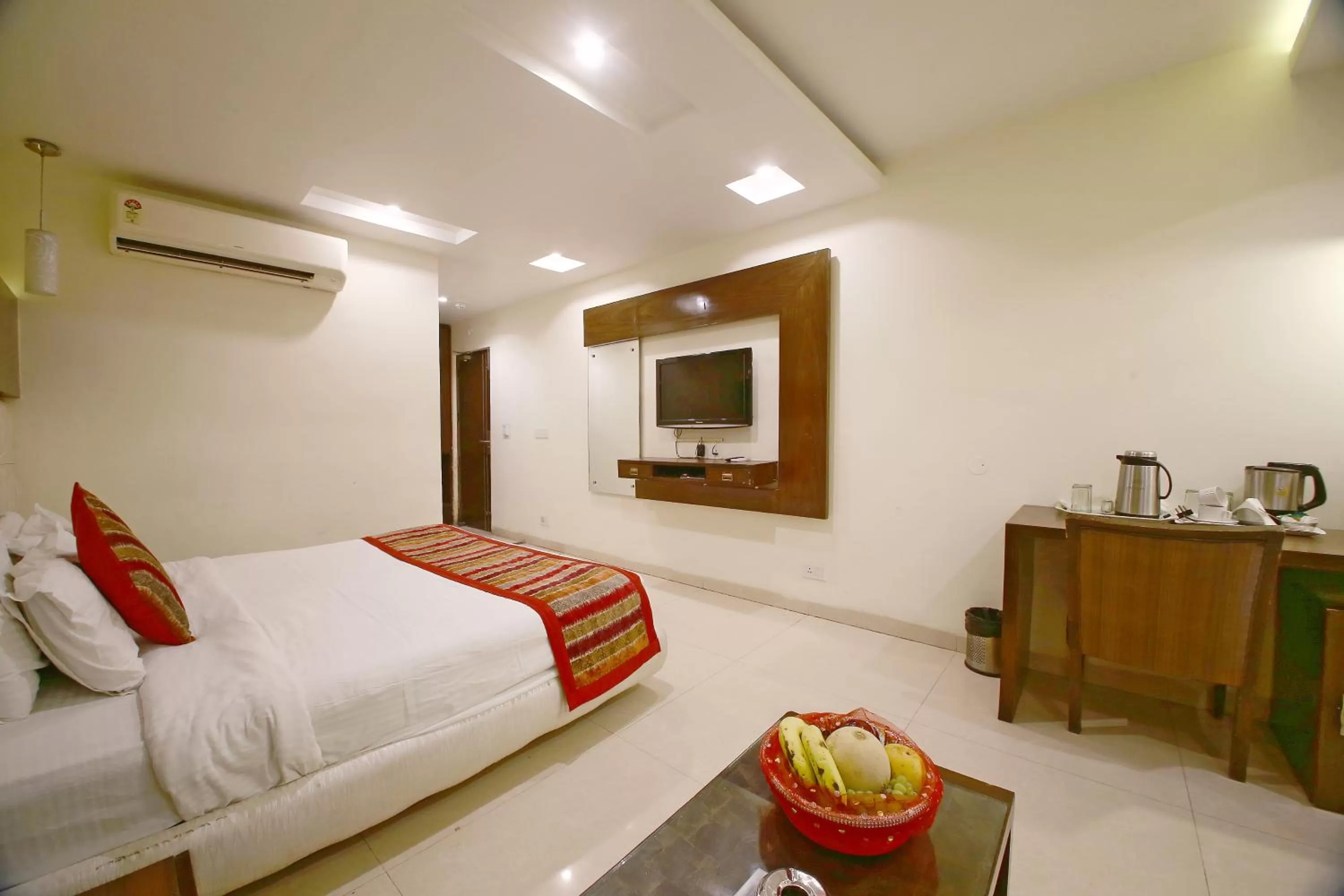 Photo of the whole room, Bed in Hotel Diamond Plaza