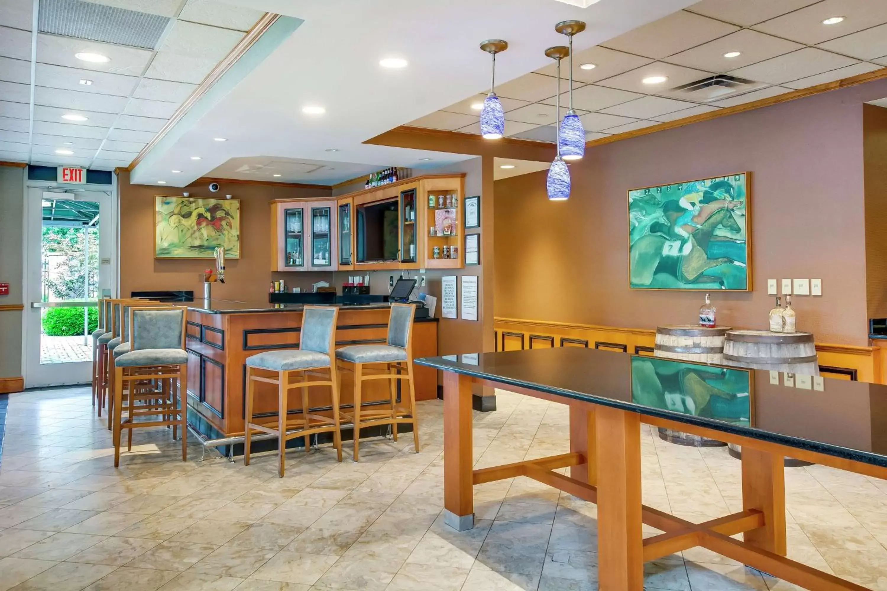 Lounge or bar, Restaurant/Places to Eat in Hilton Garden Inn Louisville Airport