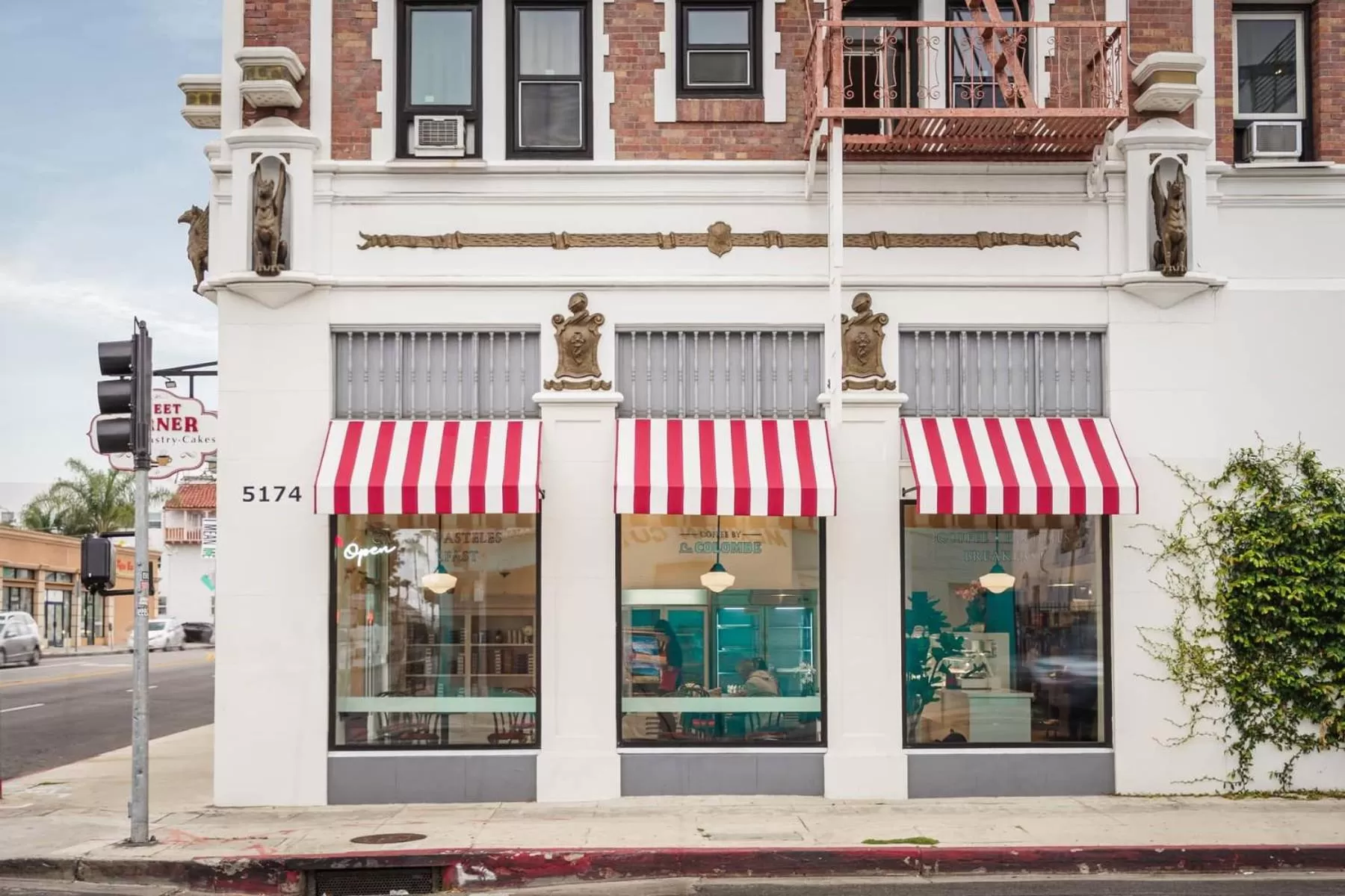 Coffee/tea facilities in Hollywood Historic Hotel