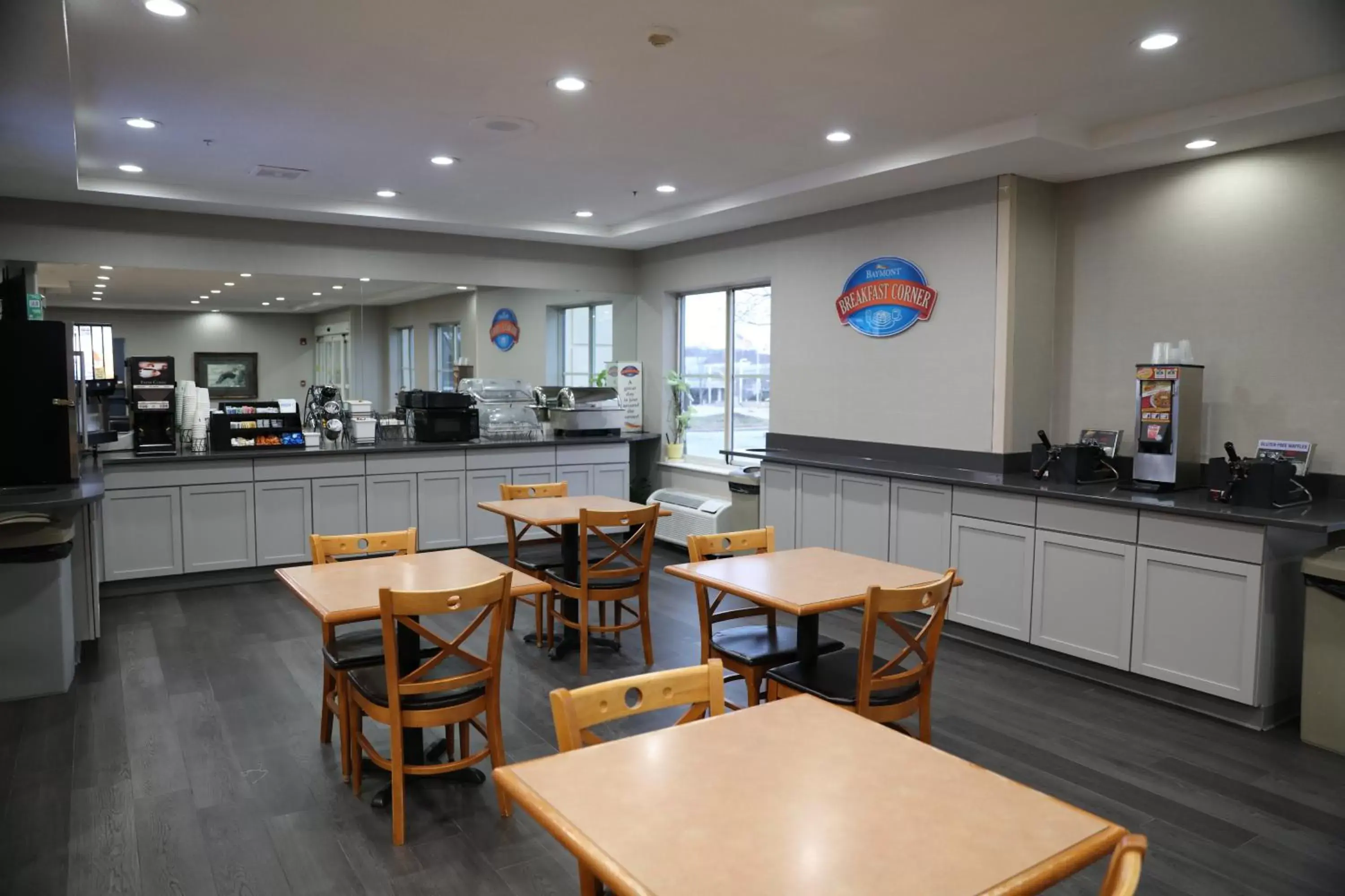 Restaurant/places to eat in Baymont by Wyndham Rockford Restaurant/places to eat in Baymont by Wyndham Rockford