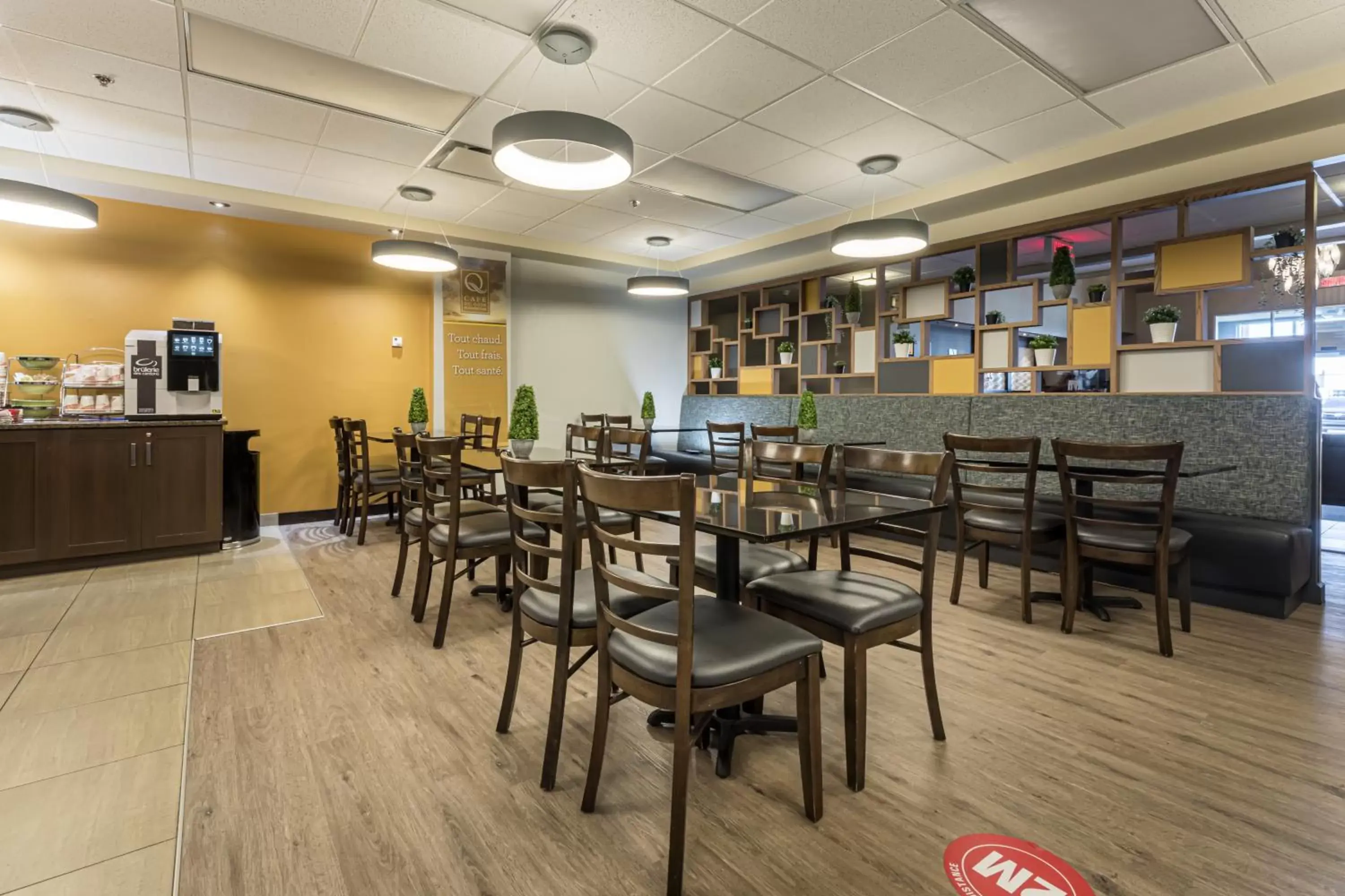 Breakfast, Restaurant/Places to Eat in Quality Inn & Suites Victoriaville