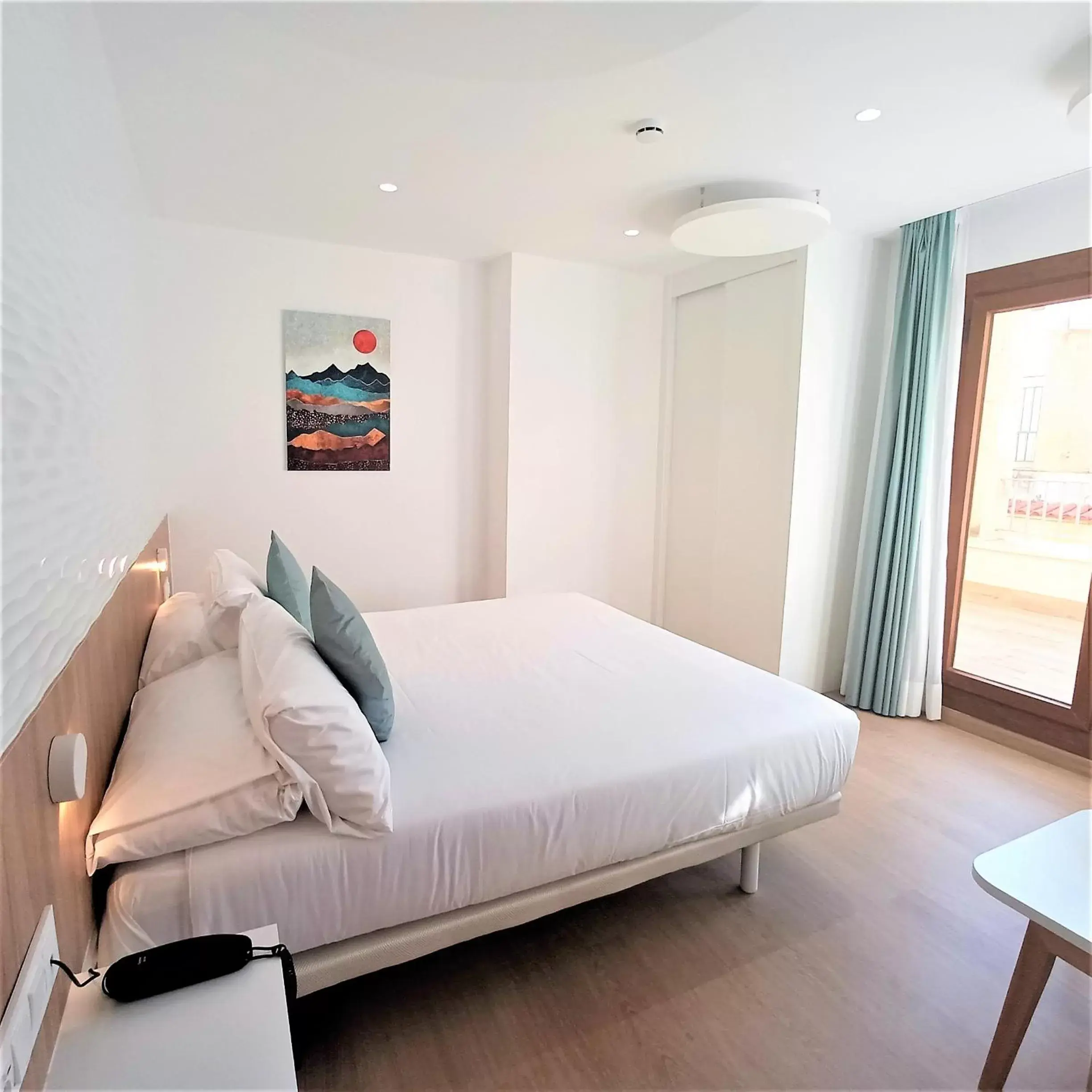 Bedroom, Bed in Odyssey Rooms Alicante