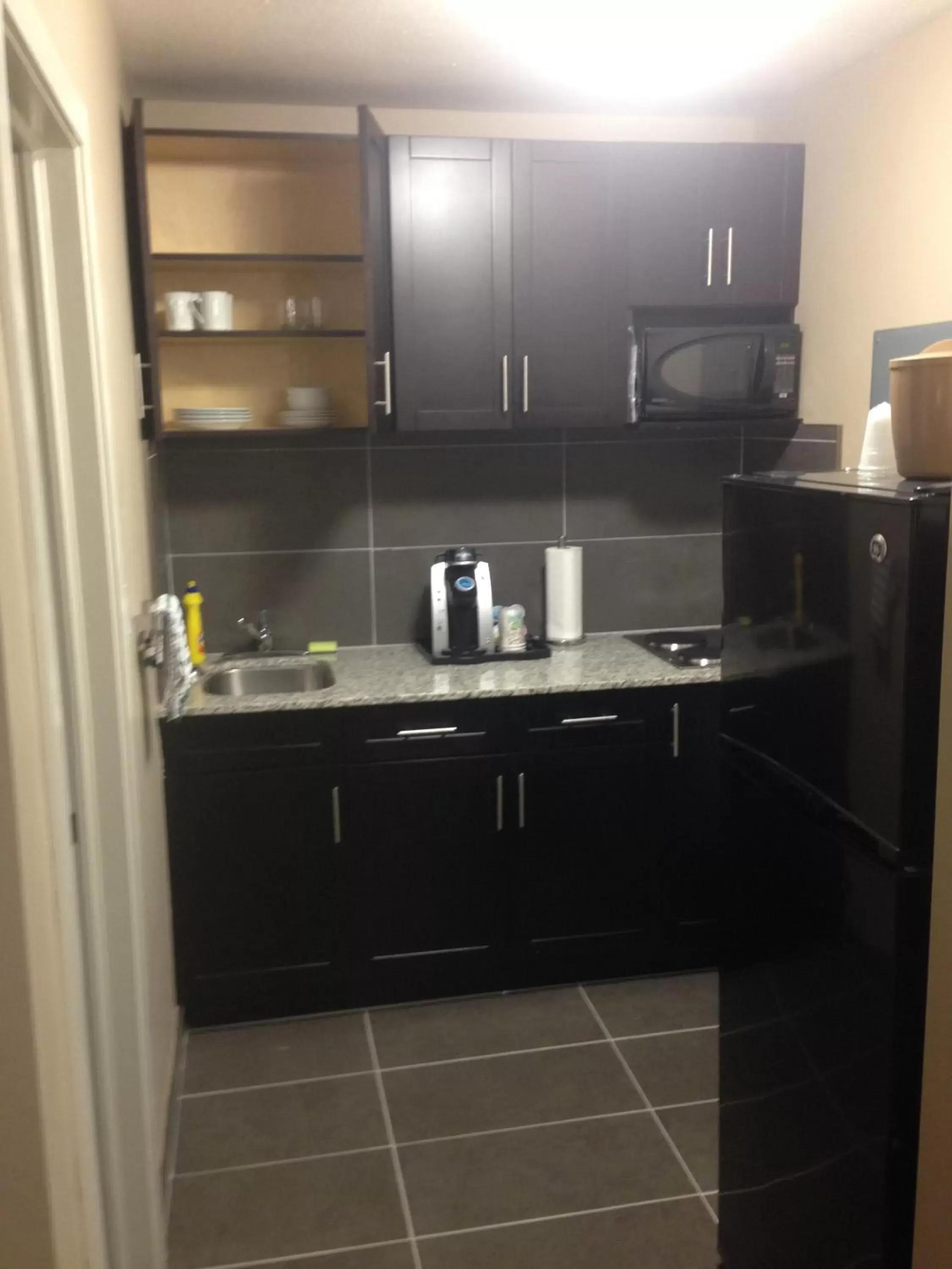 Kitchen or kitchenette, Kitchen/Kitchenette in BCMInns - Peace River