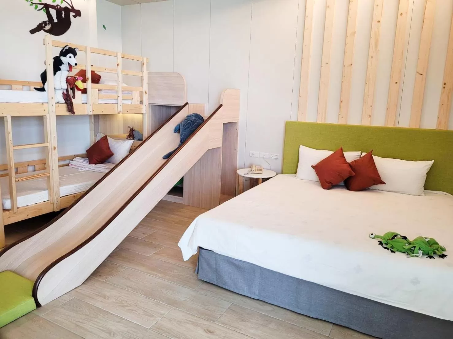 Photo of the whole room, Bed in Beachcastle & Sea View Villa