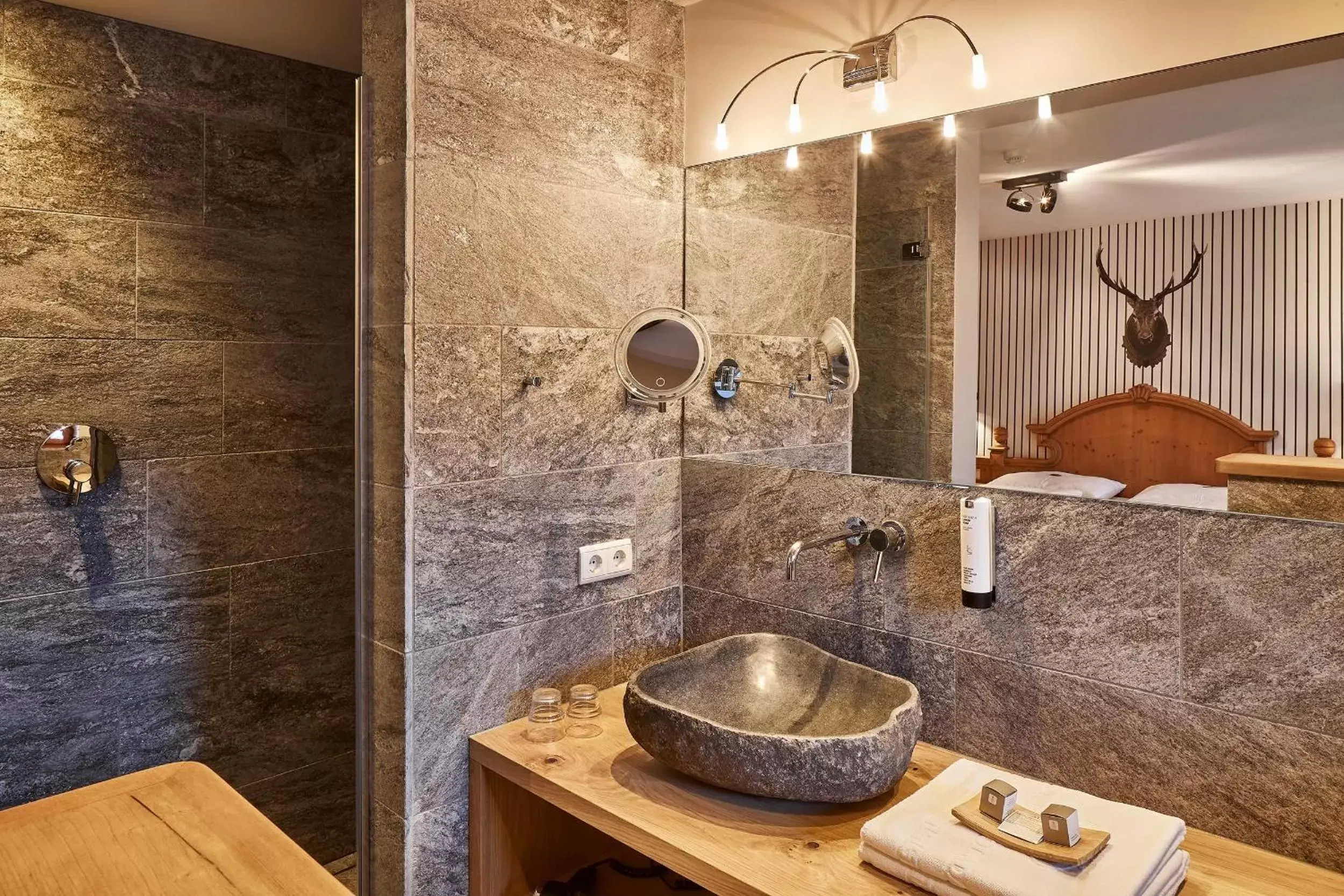 Shower, Bathroom in Hotel Marmolada