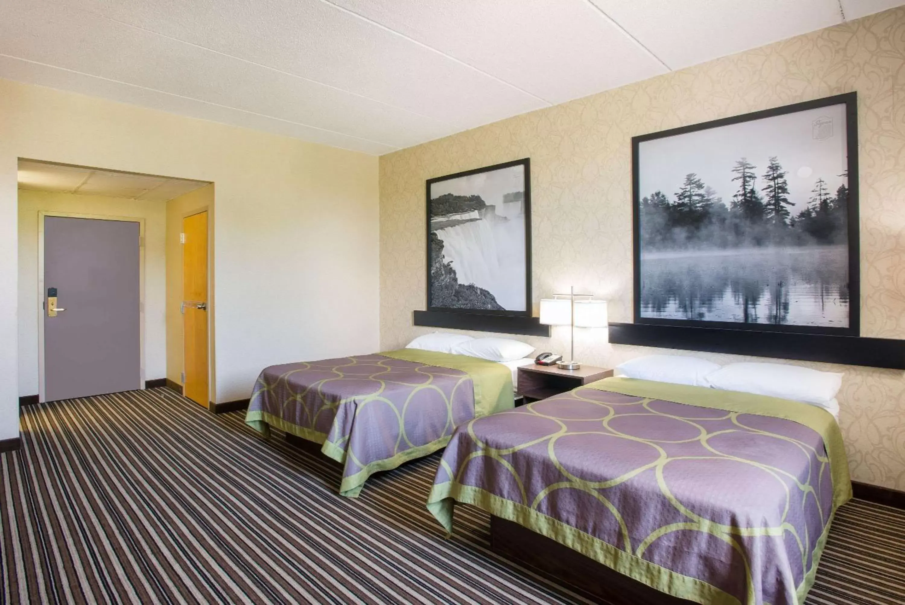 Photo of the whole room, Bed in Super 8 by Wyndham Plattsburgh Photo of the whole room, Bed in Super 8 by Wyndham Plattsburgh