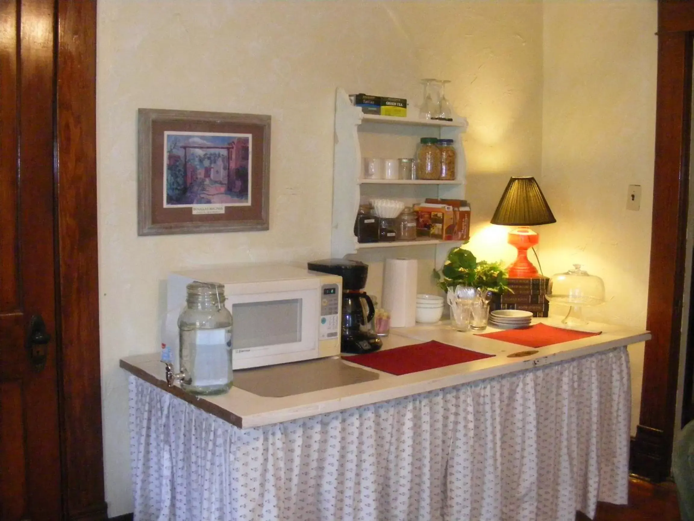 Coffee/tea facilities in PriceHouseInn