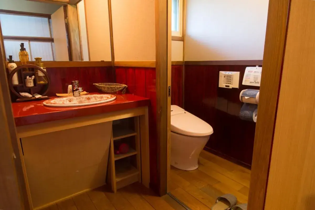 Toilet, Bathroom in Ryokan Yatsusankan