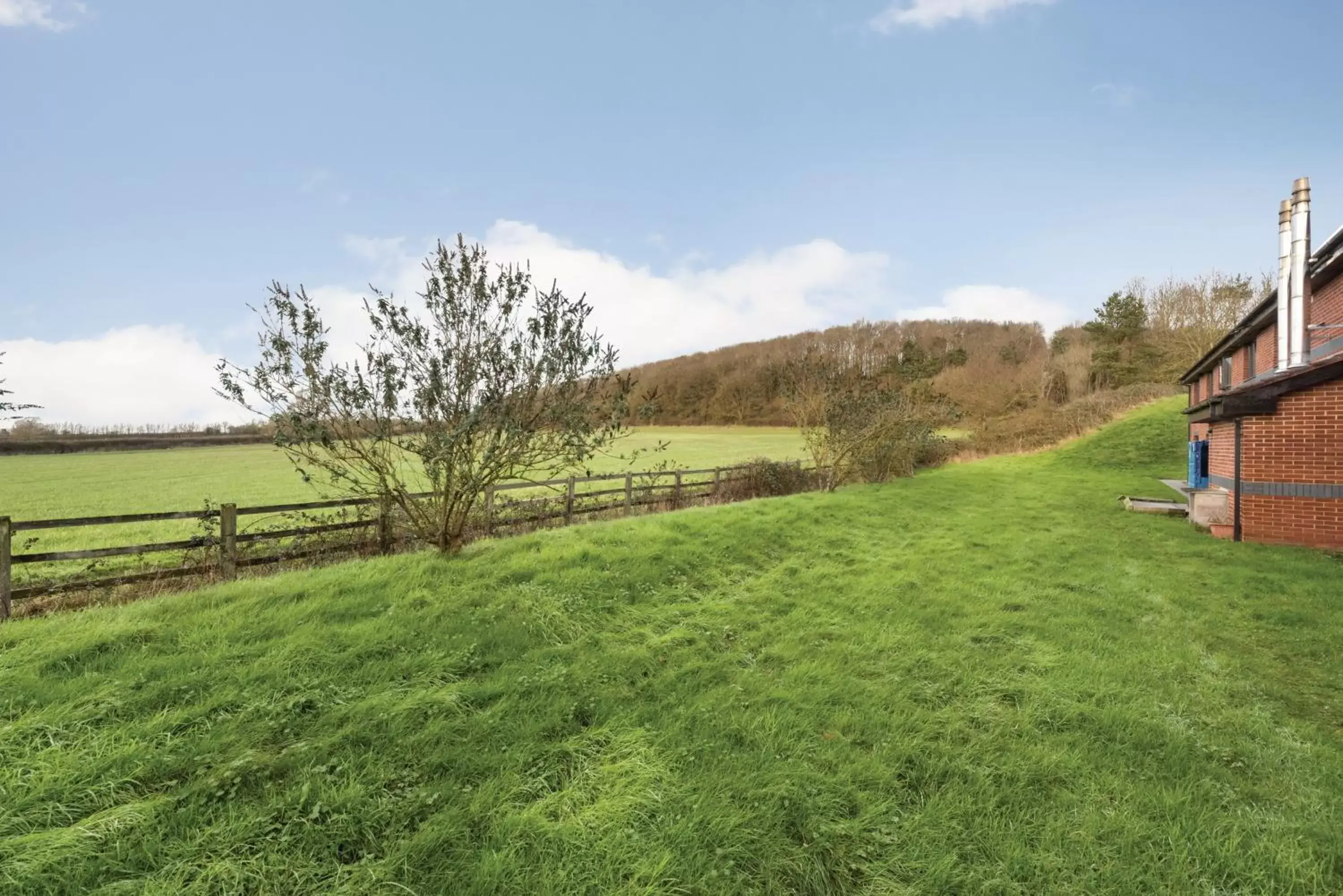 Garden view in Days Inn Michaelwood M5 Garden view in Days Inn Michaelwood M5