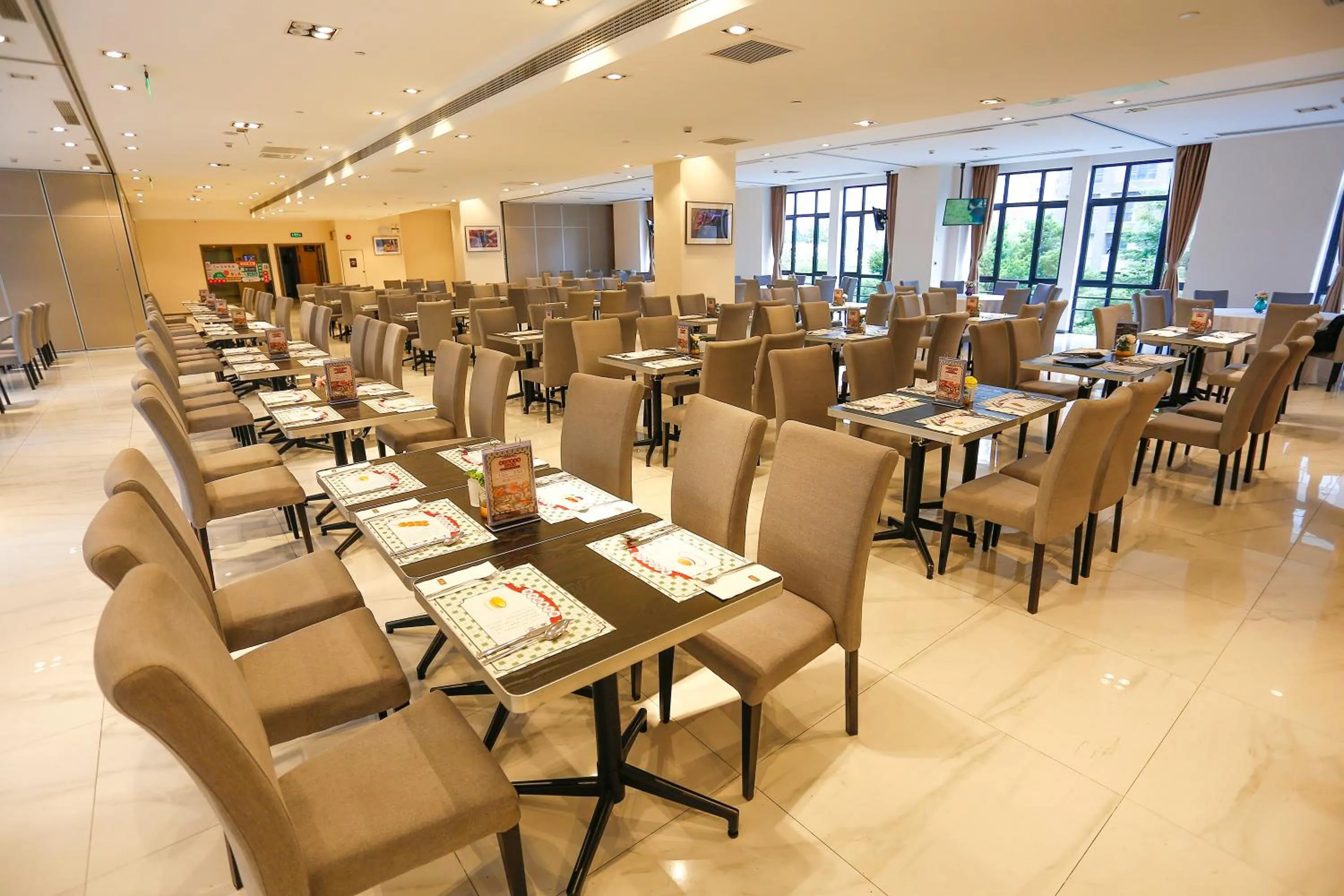Restaurant/places to eat in Bridal Tea House Hotel