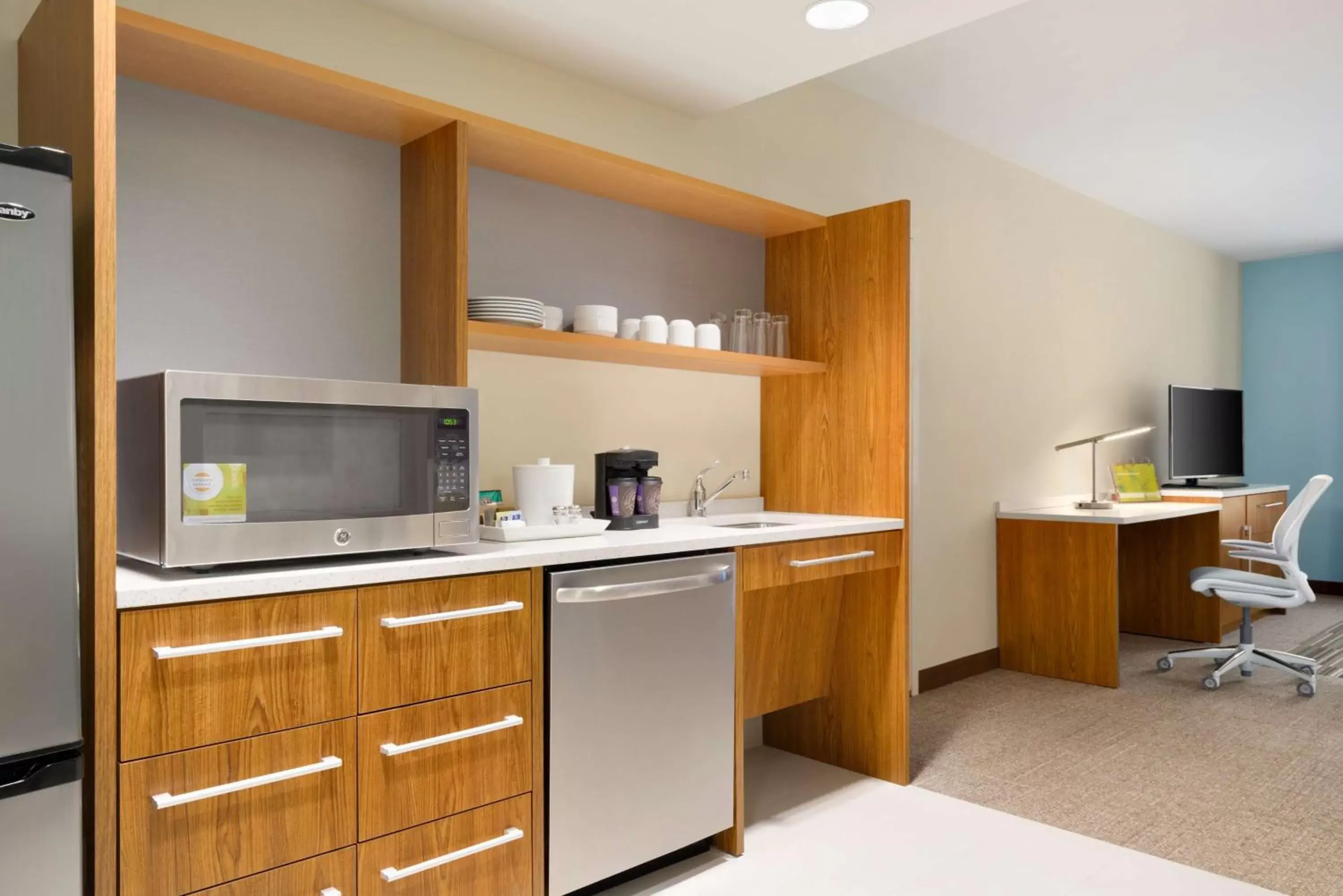 Bedroom, Kitchen/Kitchenette in Home2 Suites By Hilton Joliet Plainfield