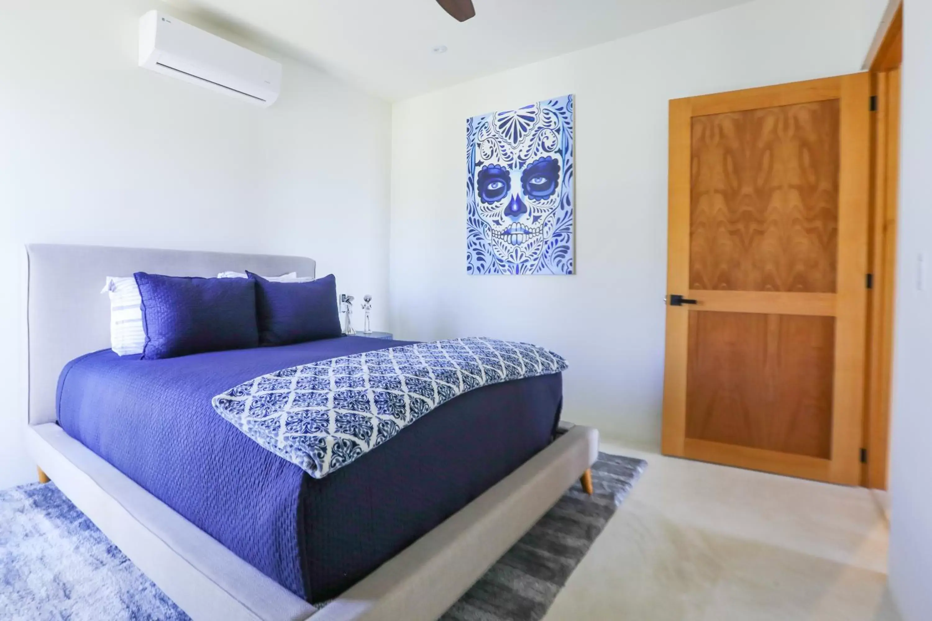 Bedroom, Bed in Cerritos Surf Residences
