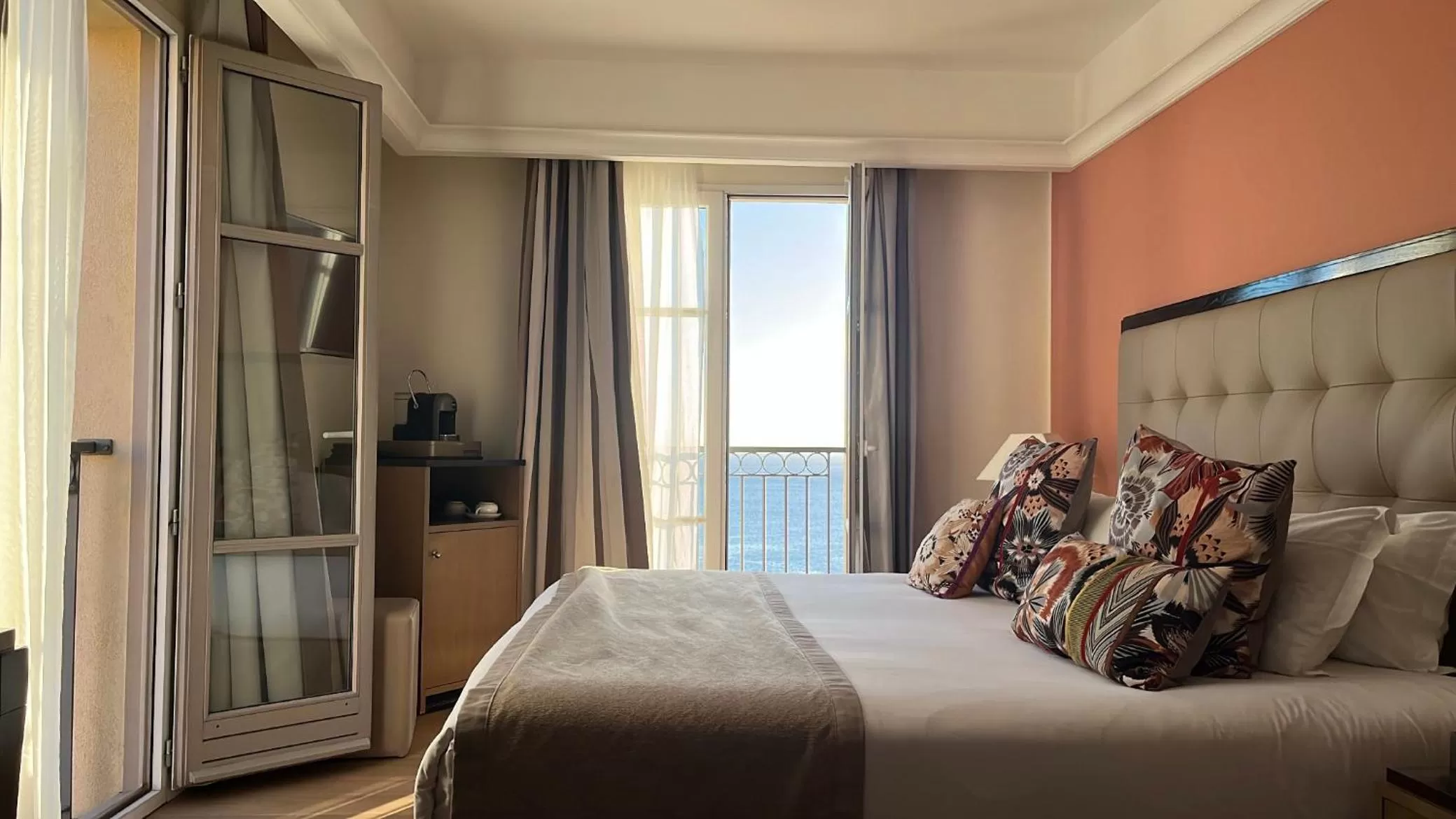 Bed in Hôtel Des Gouverneurs