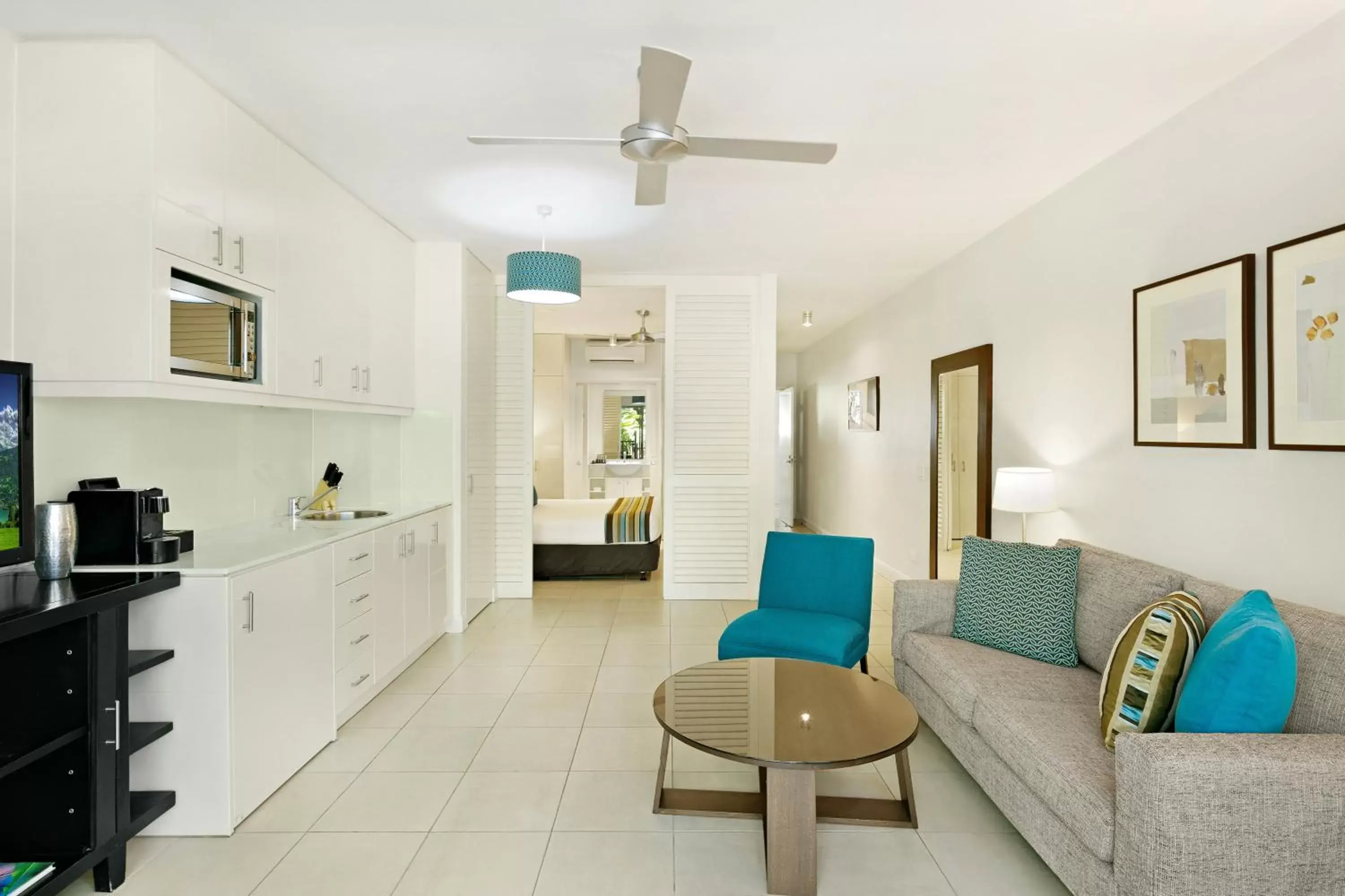 Kitchen or kitchenette, Seating Area in Peppers Beach Club & Spa
