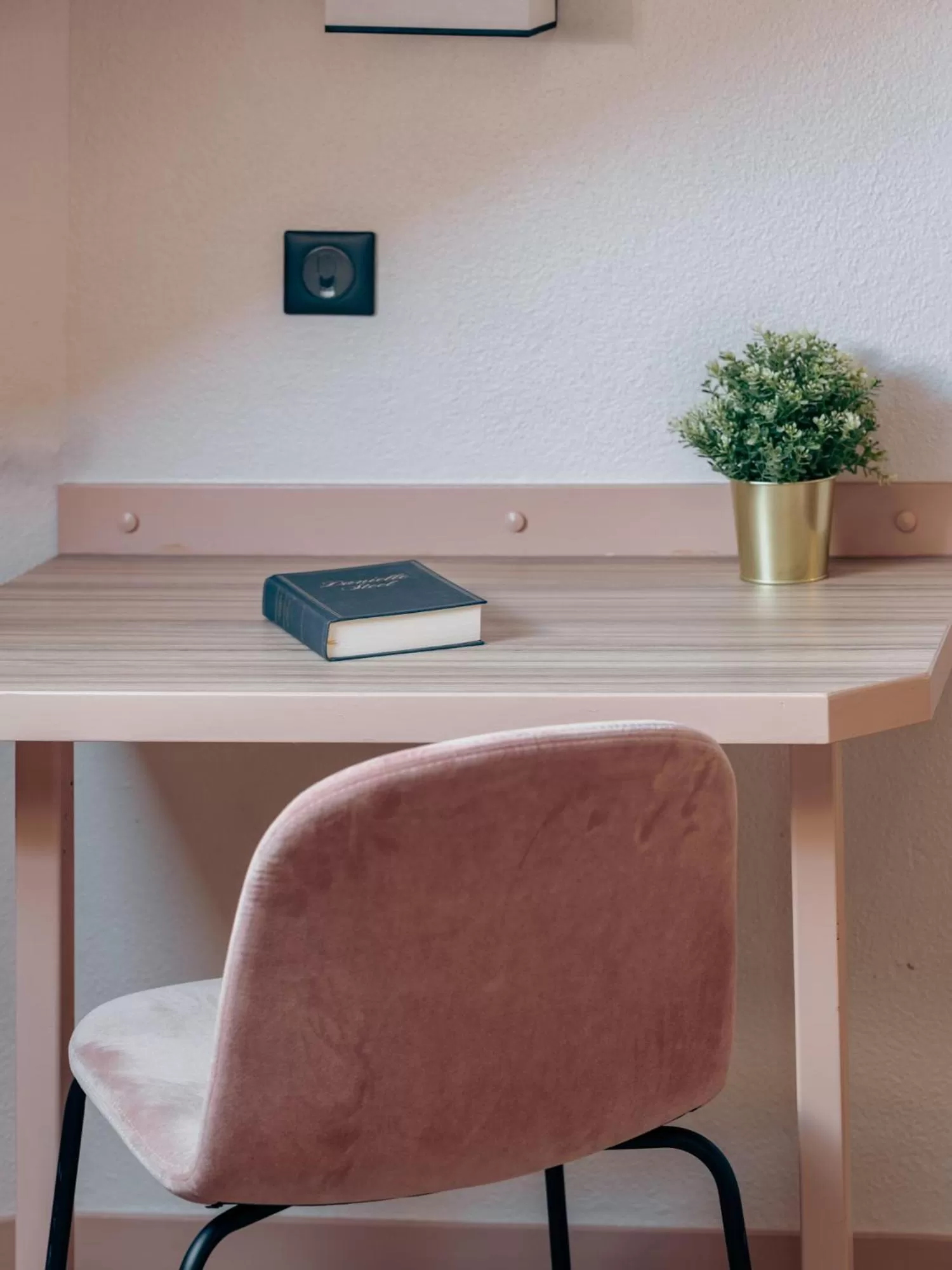 Bedroom in Hôtel Lanjuinais