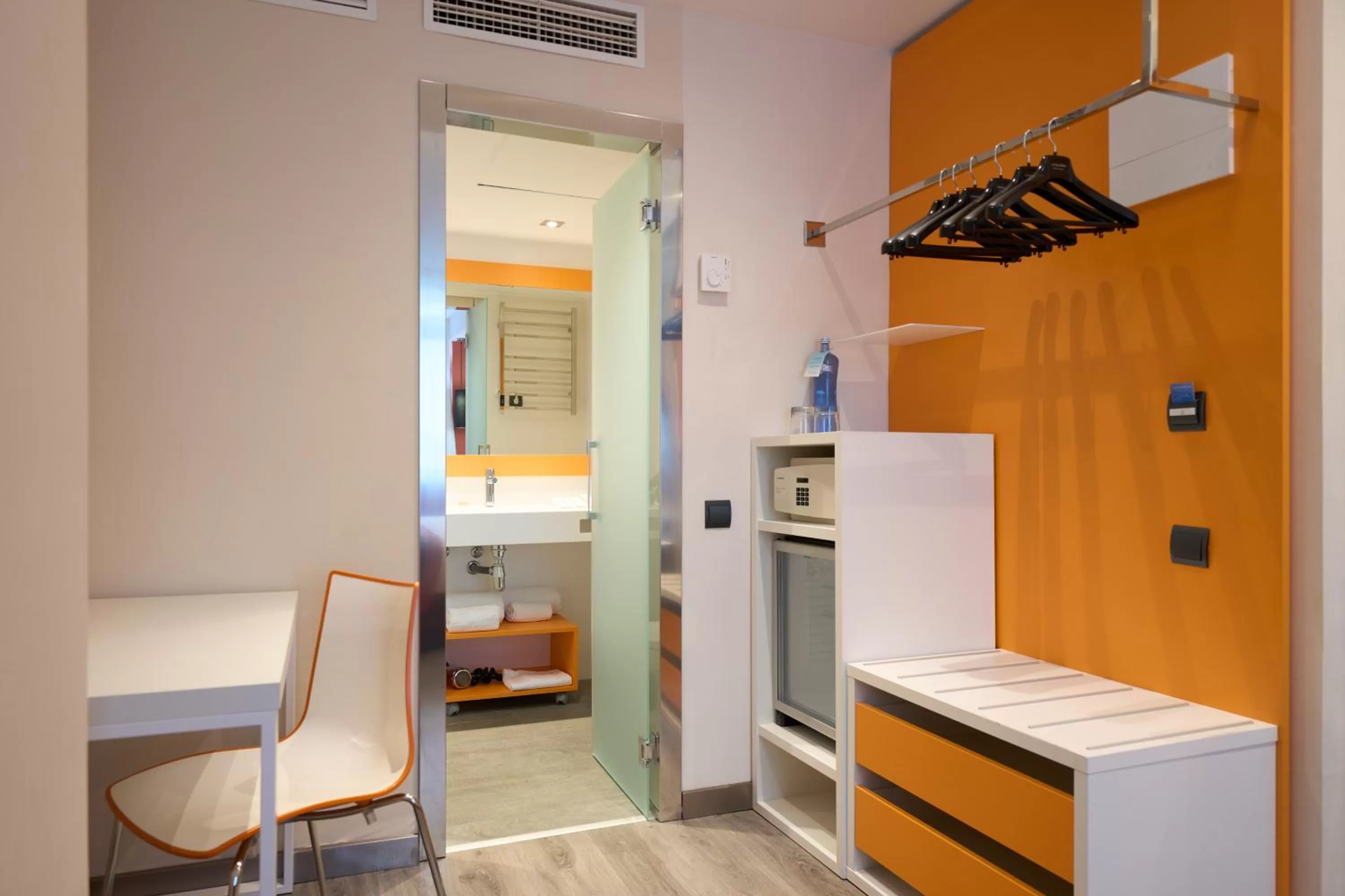 Photo of the whole room in Catalonia Mikado