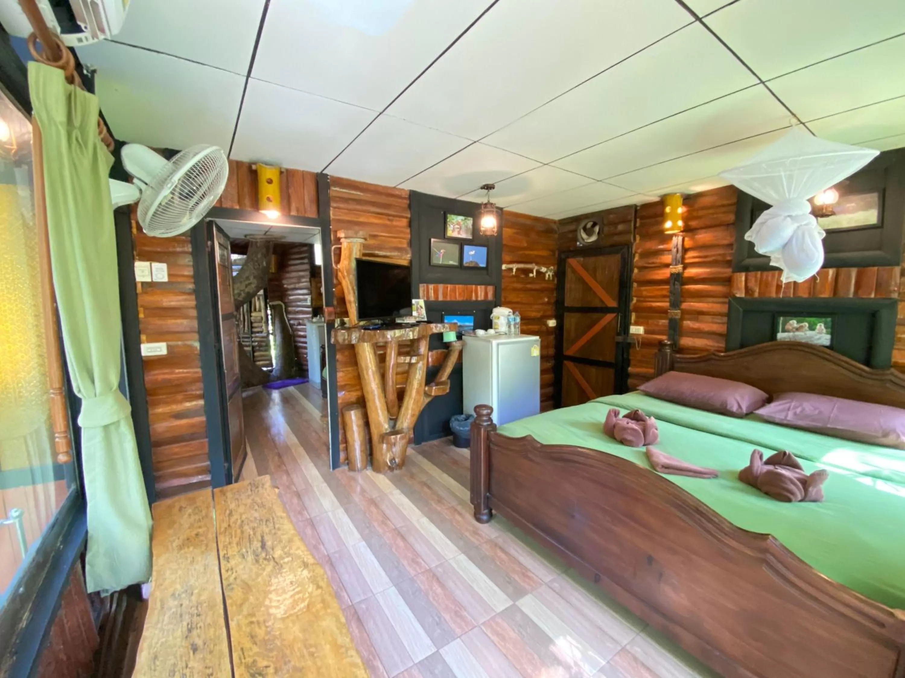 Communal lounge/ TV room in Khao Sok Tree House Resort