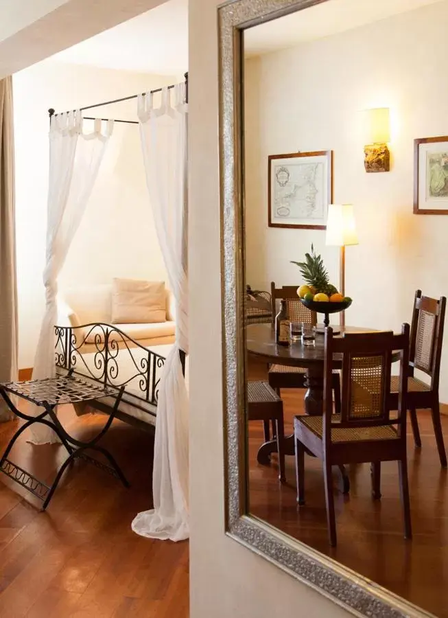 Photo of the whole room, Dining Area in Cosmo Hotel Torri