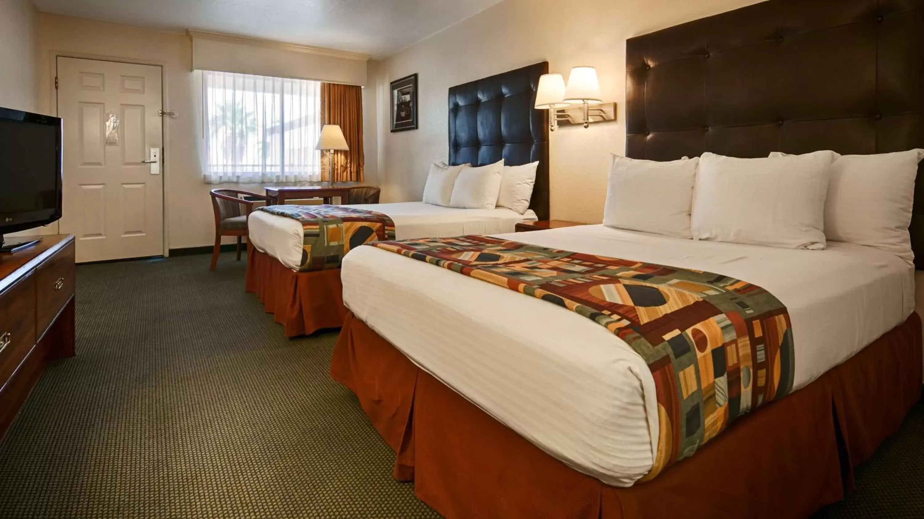 Photo of the whole room, Bed in Best Western Colorado River Inn