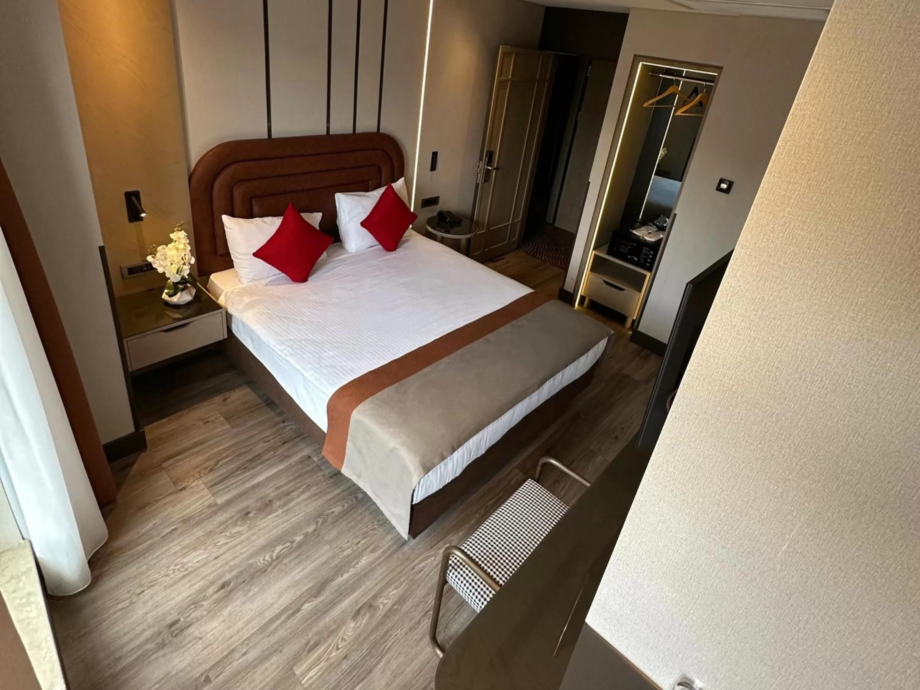 Bed in Edition Old City Hotel