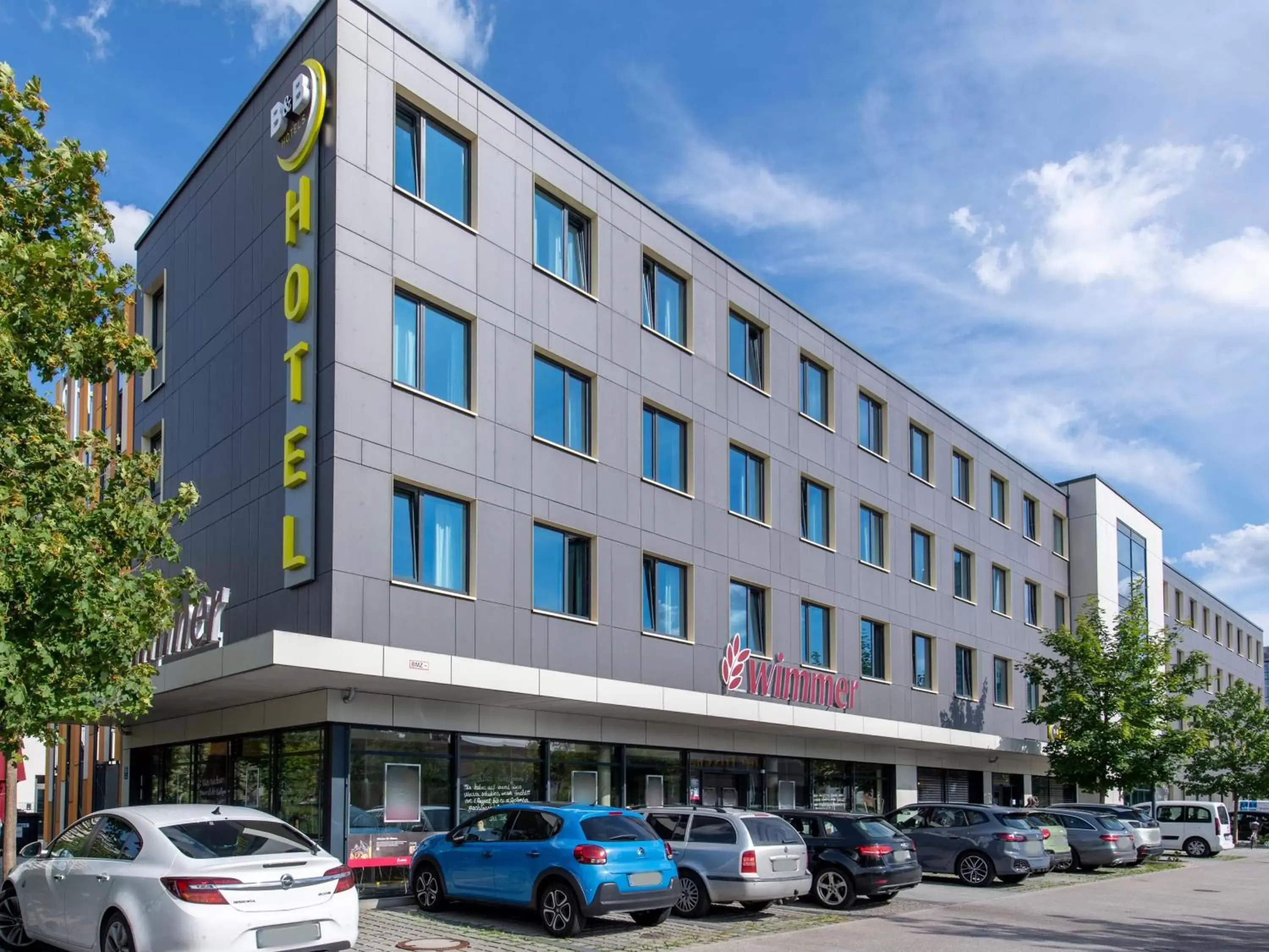 Property Building in B&B Hotel München-Olympiapark