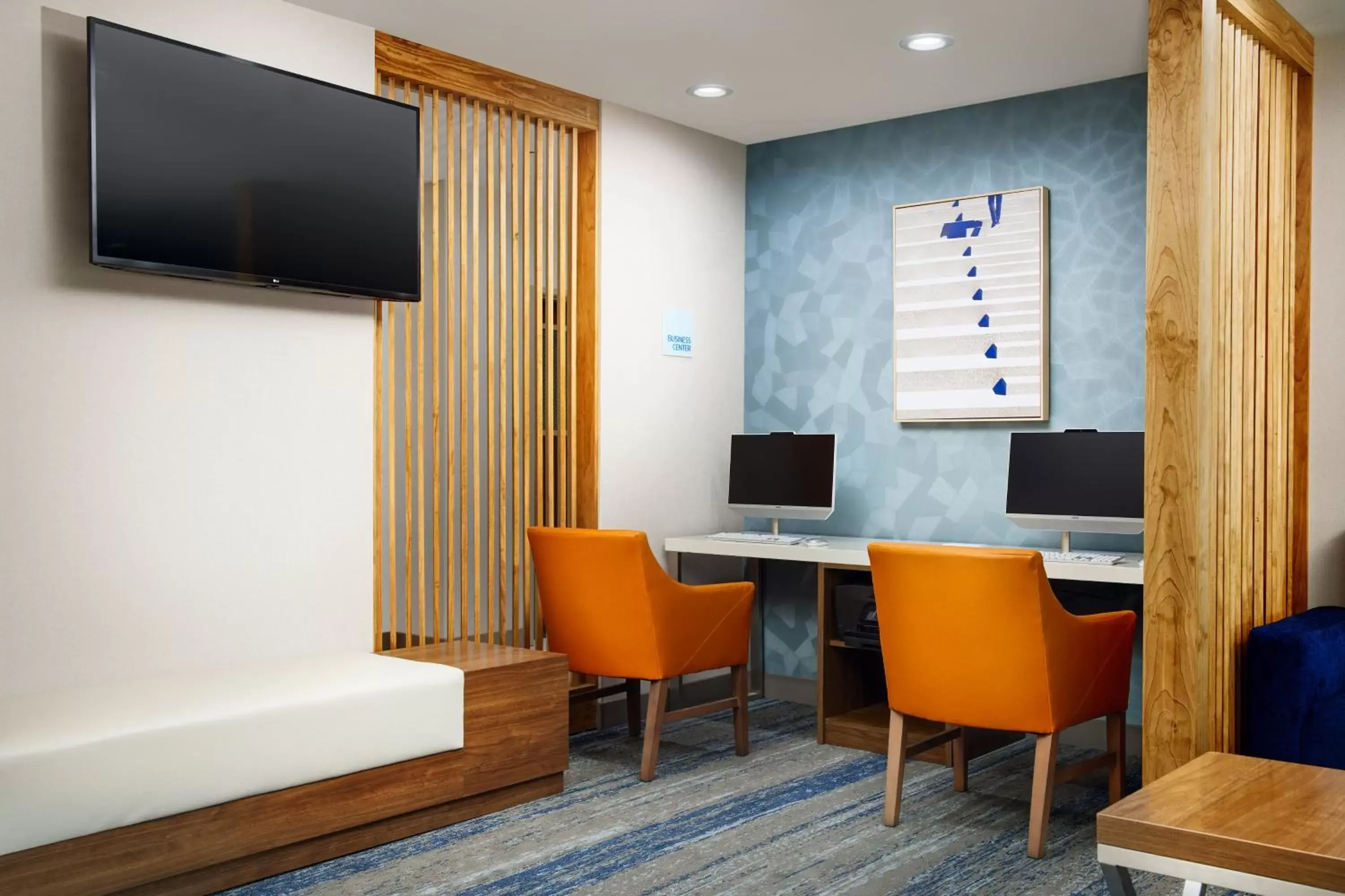 Other, TV/Entertainment Center in Holiday Inn Express & Suites Bridgeport, an IHG Hotel