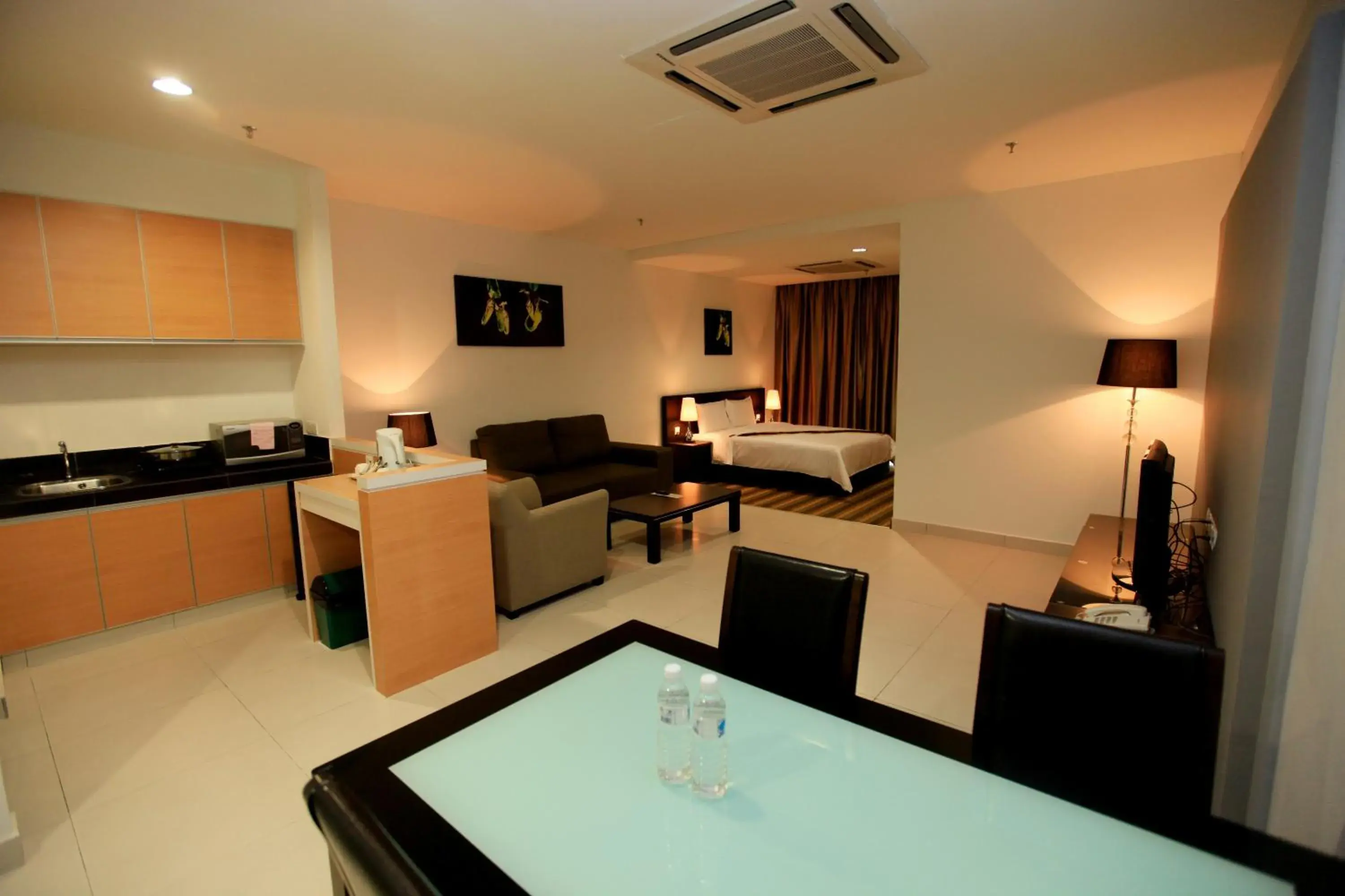 Photo of the whole room, Restaurant/Places to Eat in Merdeka Suites Hotel