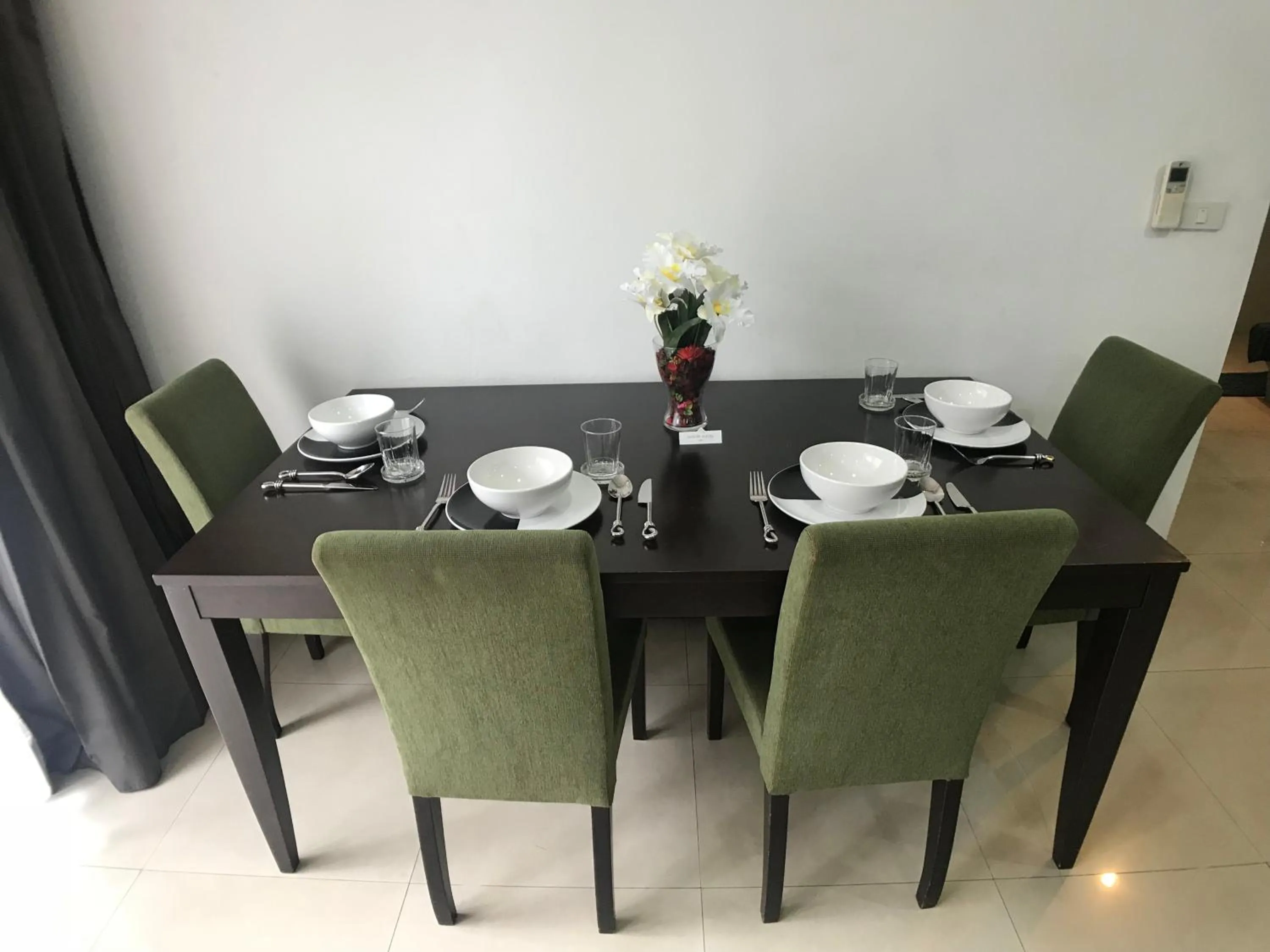 Dining Area in Twin Peaks Sukhumvit Suites