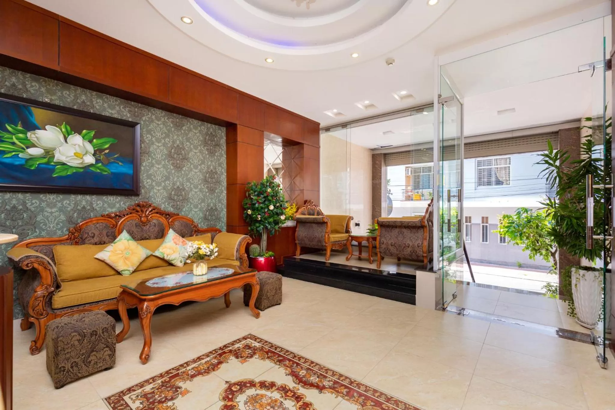 Property building in Queen Garden Hotel & Apartment