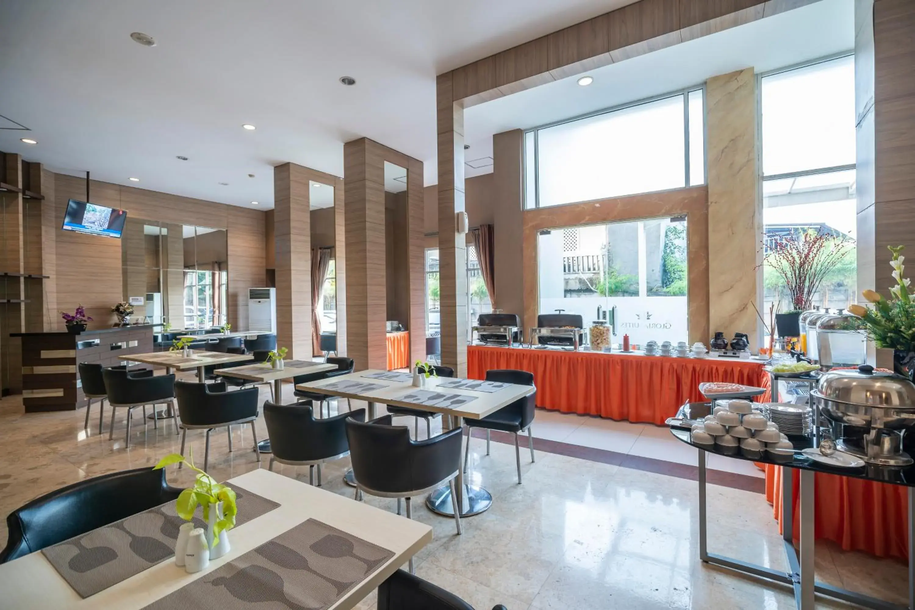 Restaurant/Places to Eat in The Gloria Suites Grogol, Jakarta