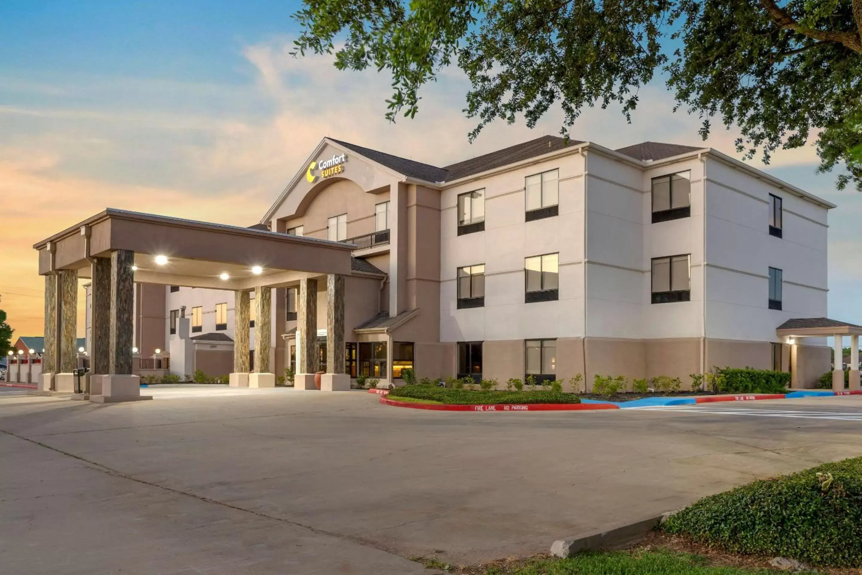 Property Building in Comfort Suites La Porte