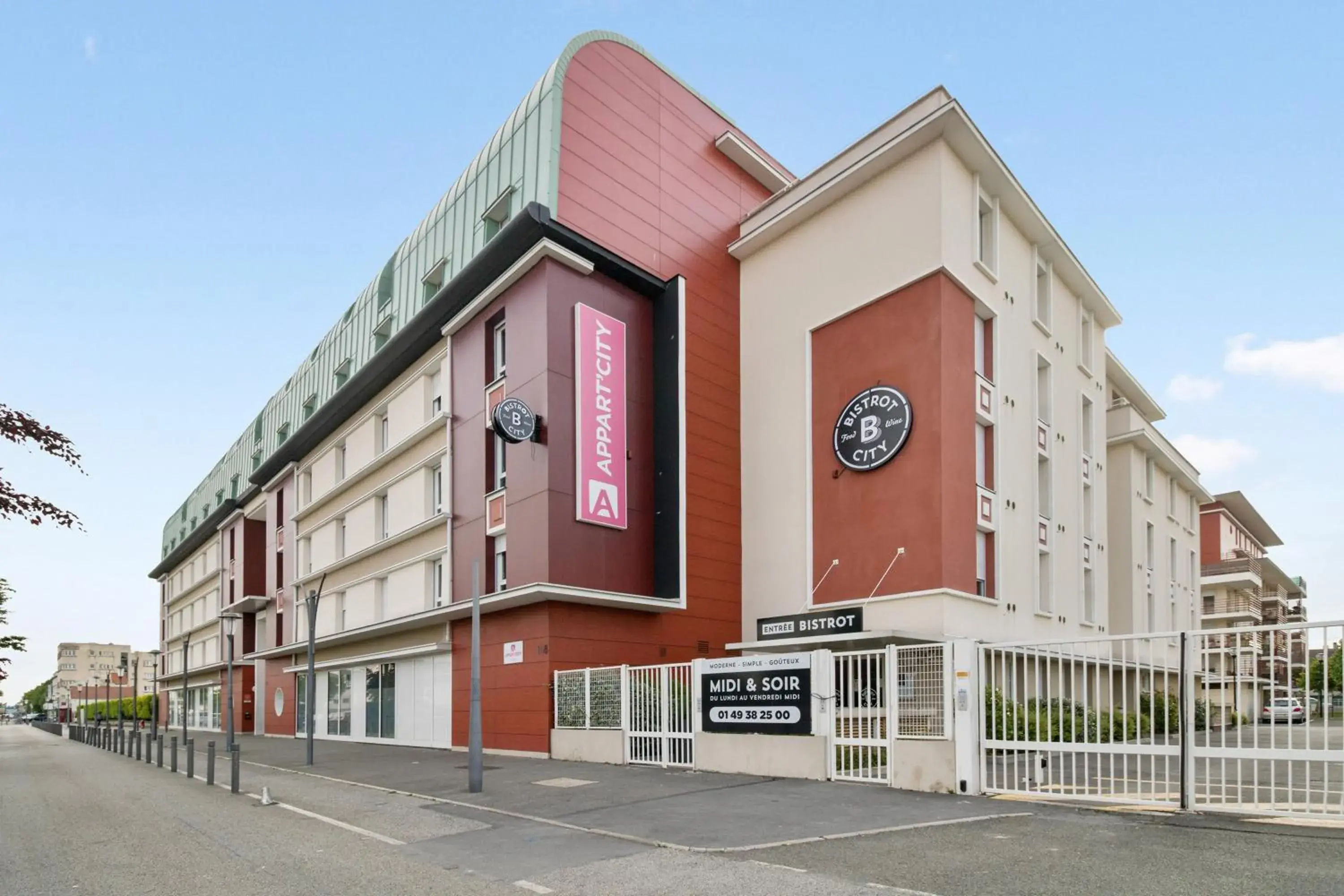 Facade/entrance, Property Building in Appart'City Confort Le Bourget - Aeroport