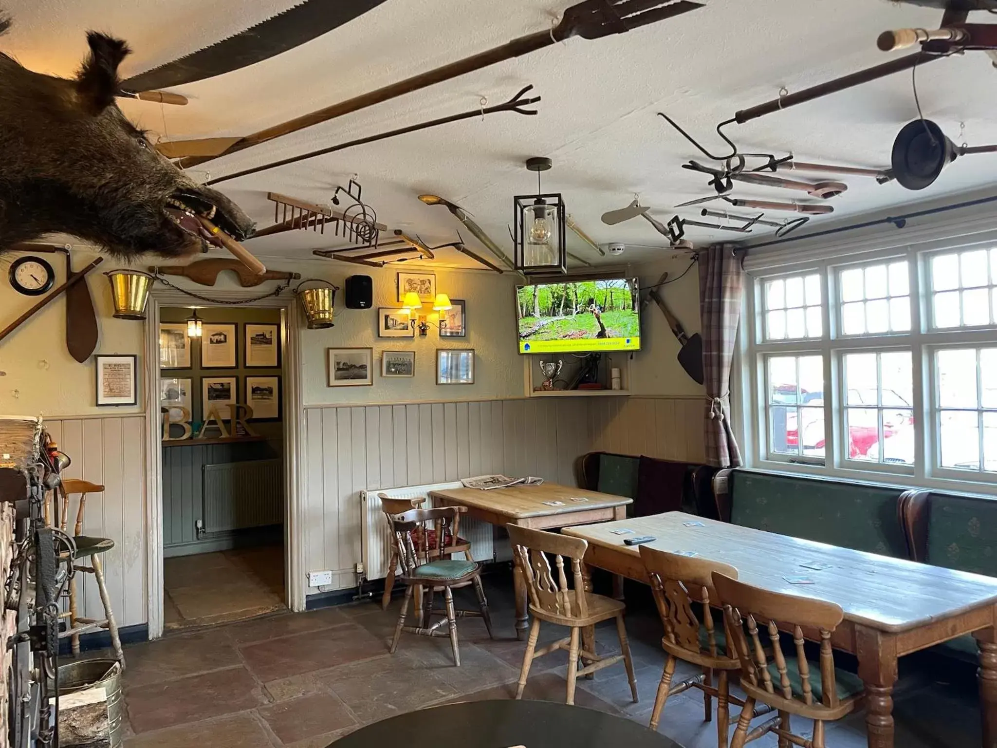 Restaurant/Places to Eat in The Windmill Inn