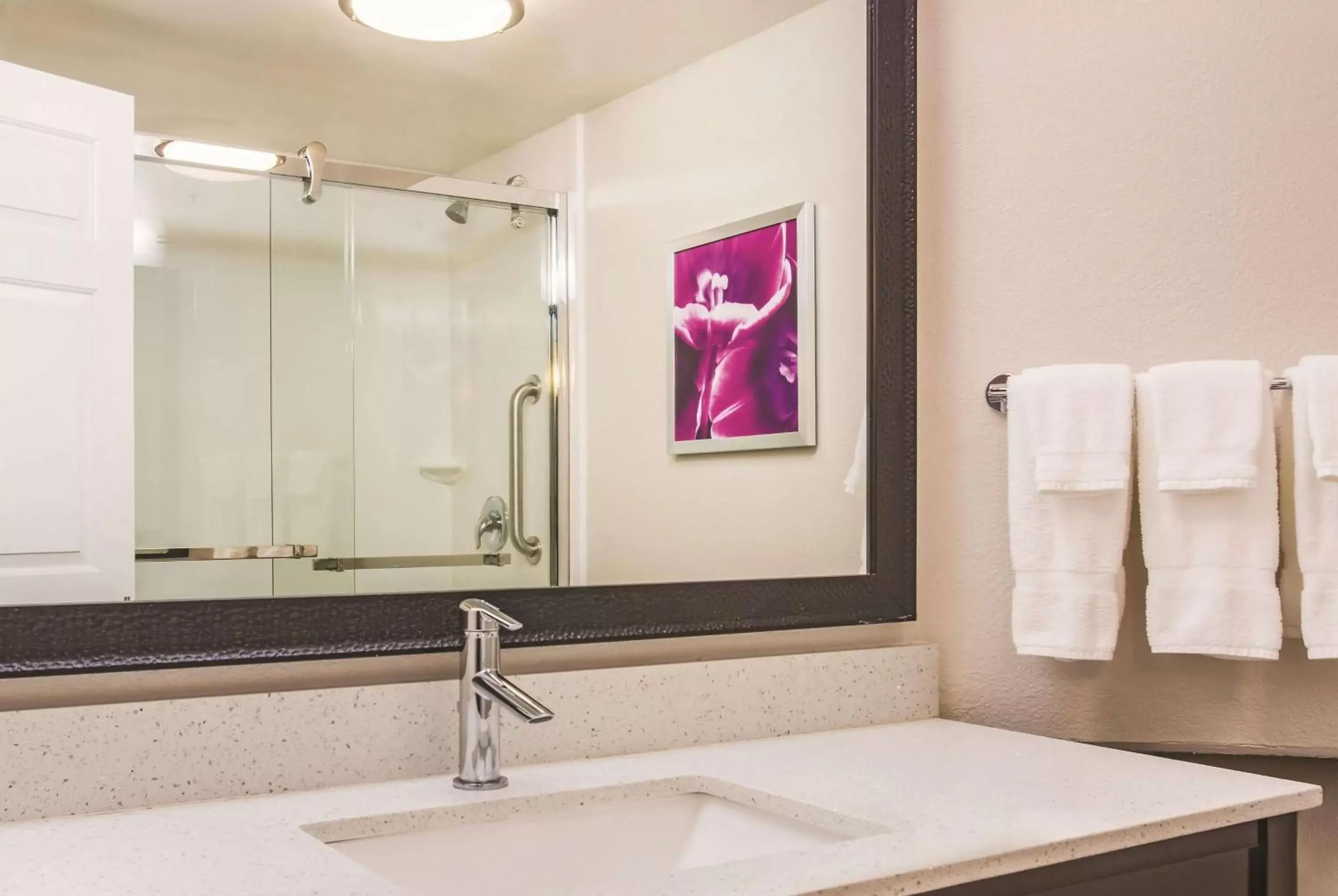 TV and multimedia, Bathroom in La Quinta by Wyndham Las Vegas Summerlin Tech
