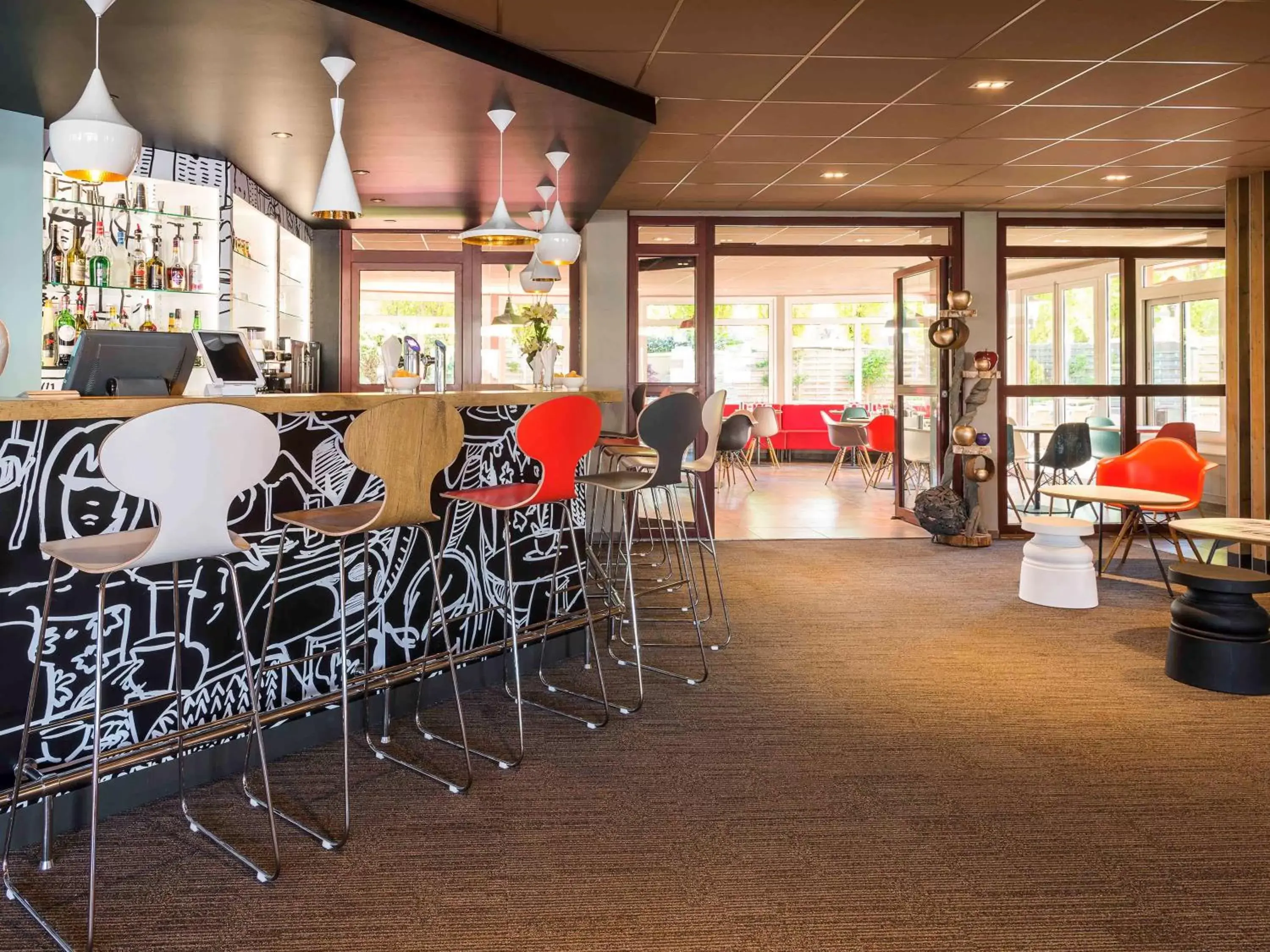 Lounge or bar, Restaurant/Places to Eat in ibis Deauville Centre