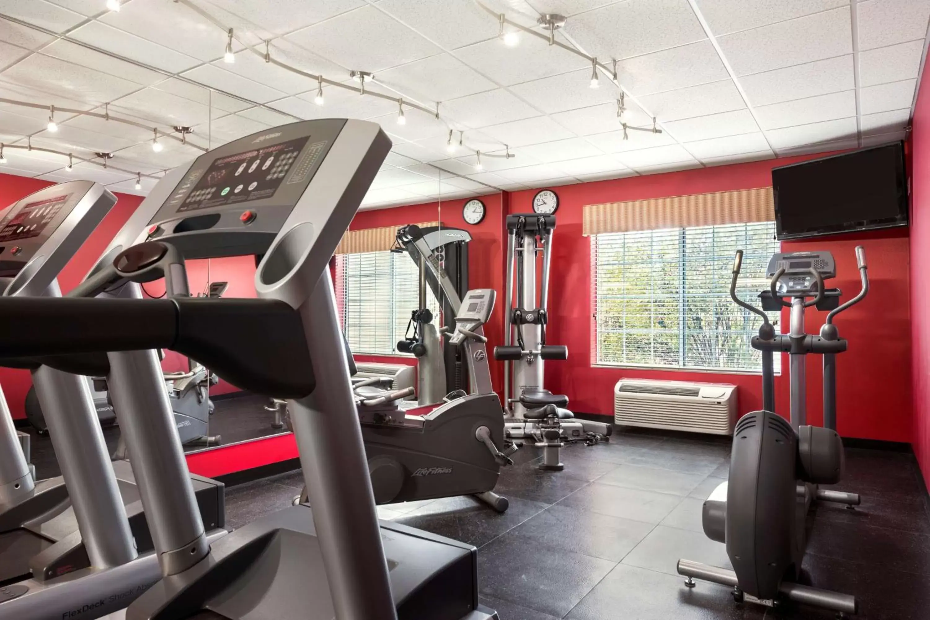 Activities, Fitness Center/Facilities in Country Inn & Suites by Radisson, Clinton, IA