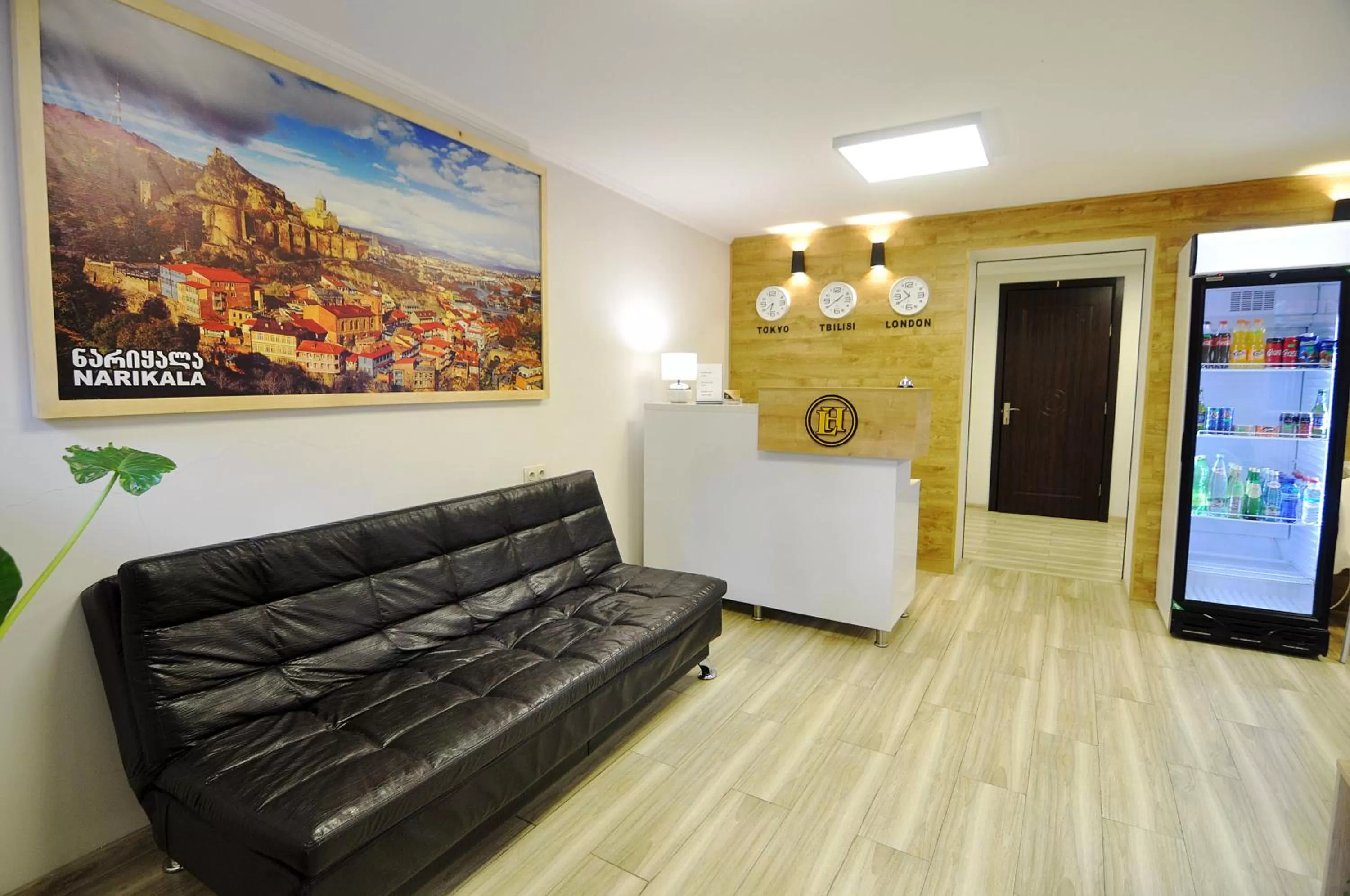 Restaurant/places to eat in Light Hotel