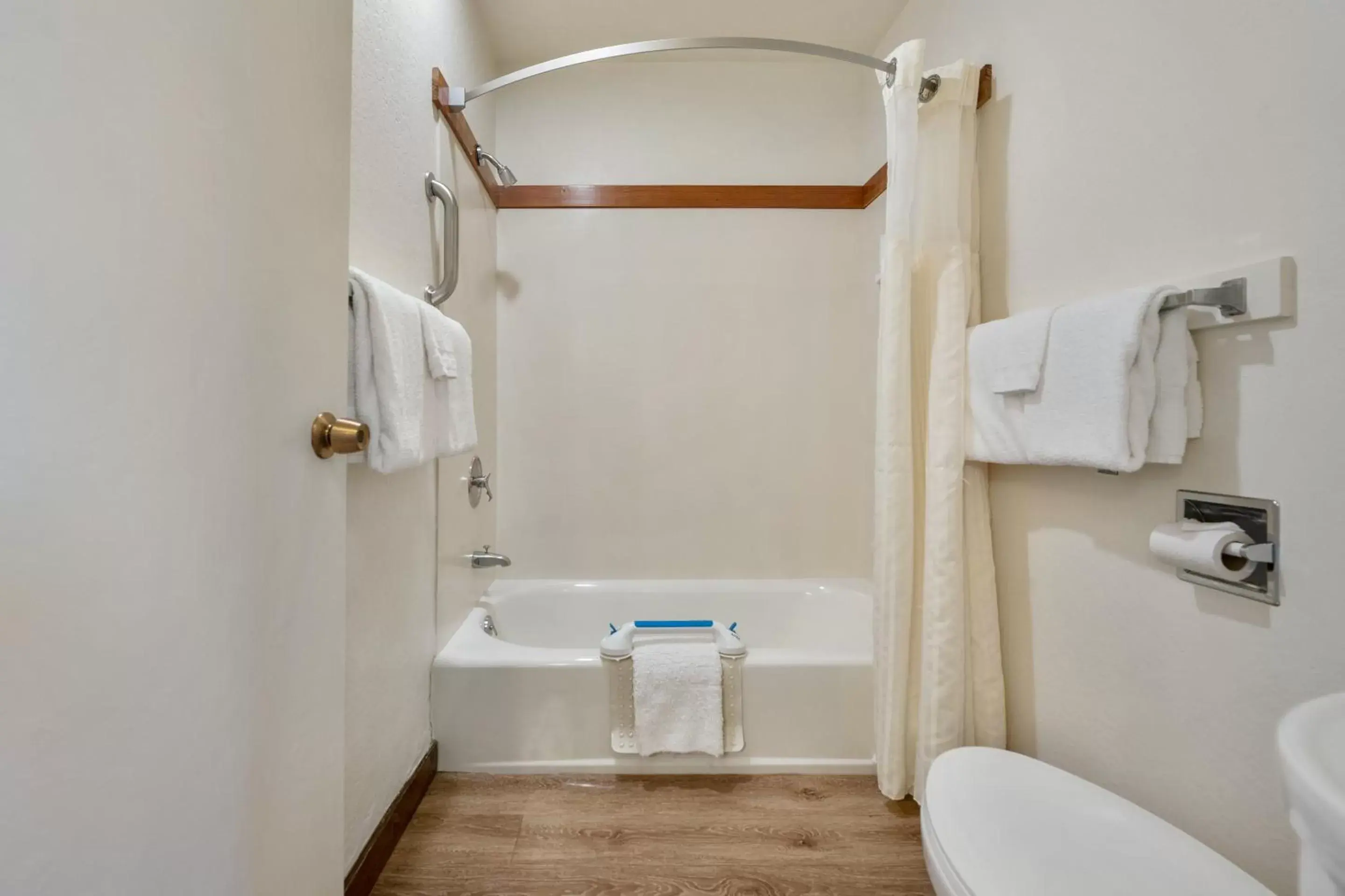 Bathroom in Harbor Lite Lodge