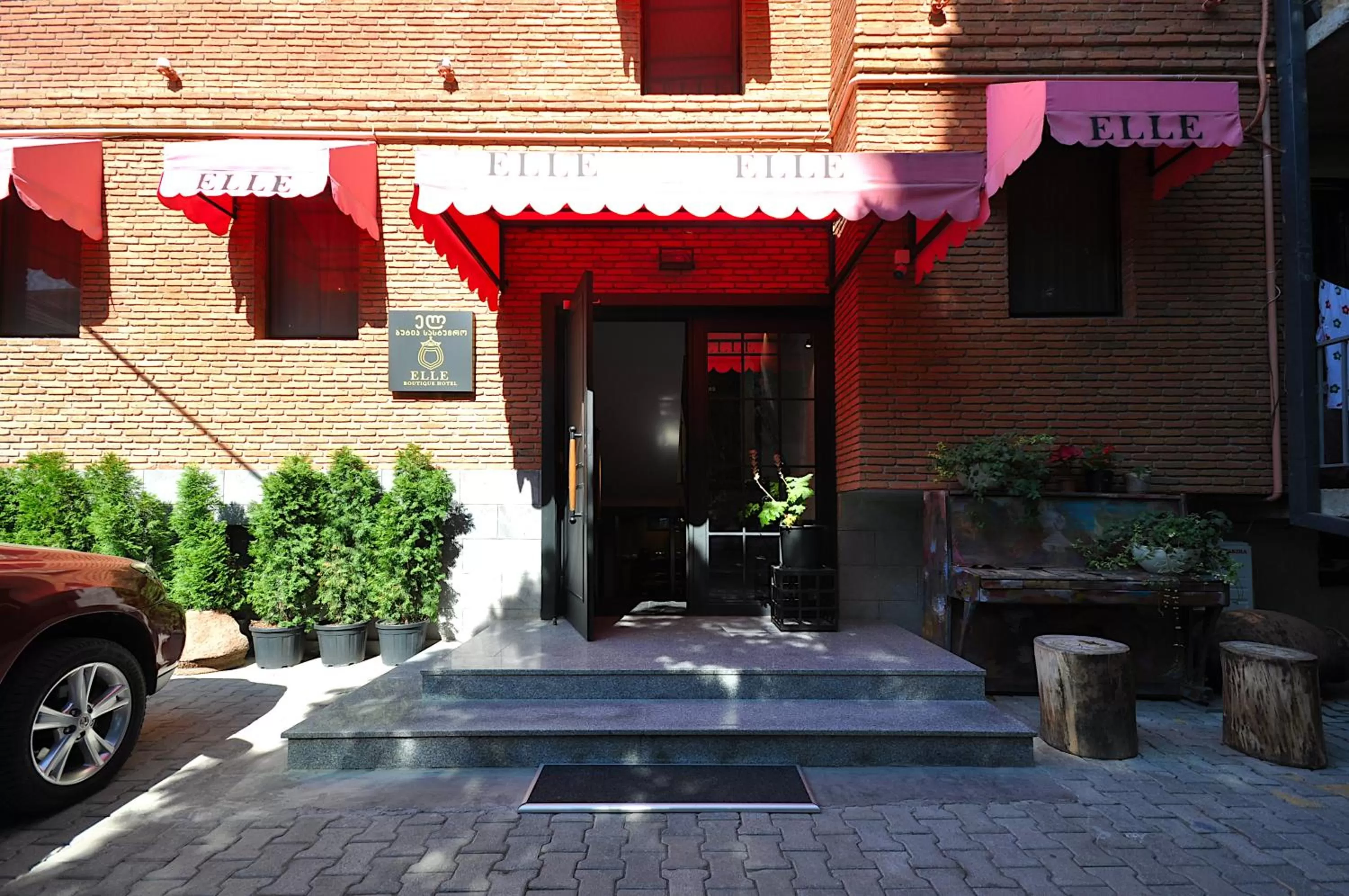 Facade/entrance in Elle Boutique Hotel