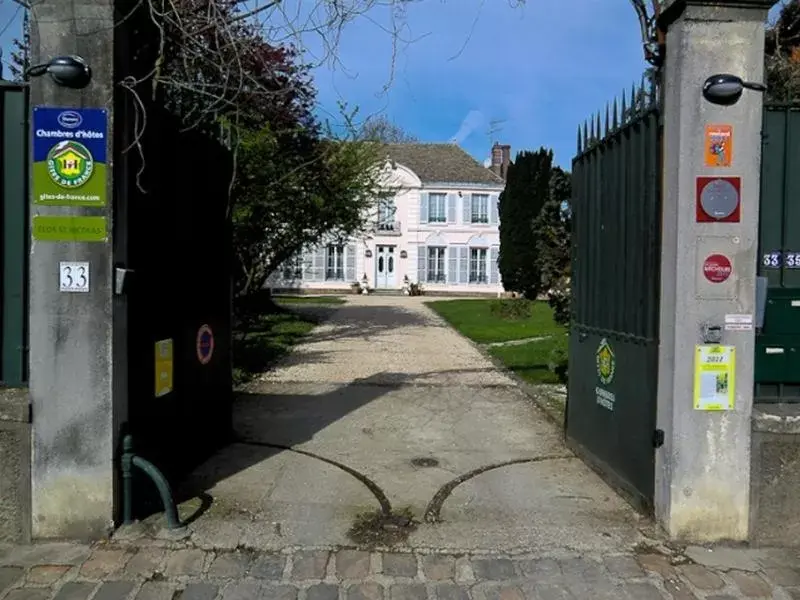 Facade/entrance, Property Building in Clos Saint Nicolas