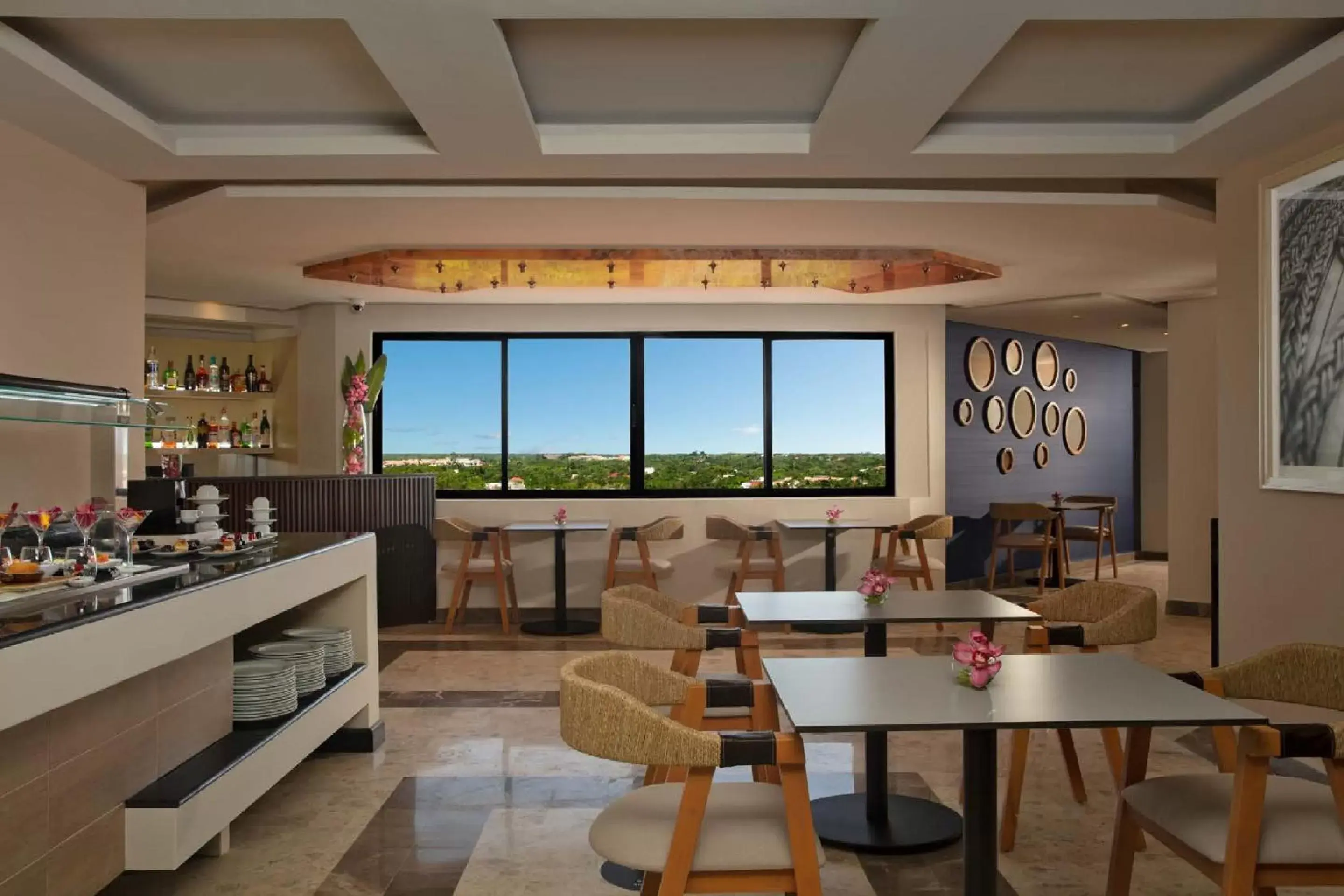 Lounge or bar, Restaurant/Places to Eat in Dreams Aventuras Riviera Maya