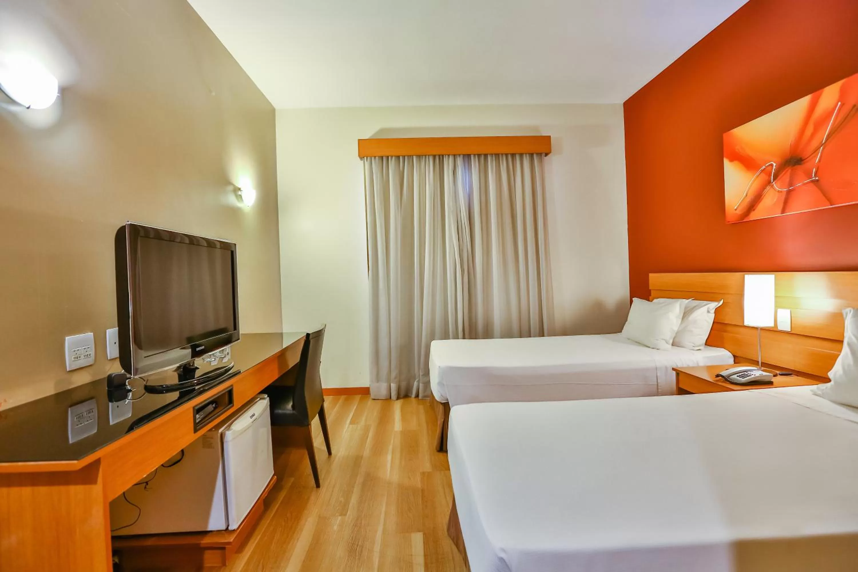 Photo of the whole room, Bed in Red Roof Inn Jundiaí